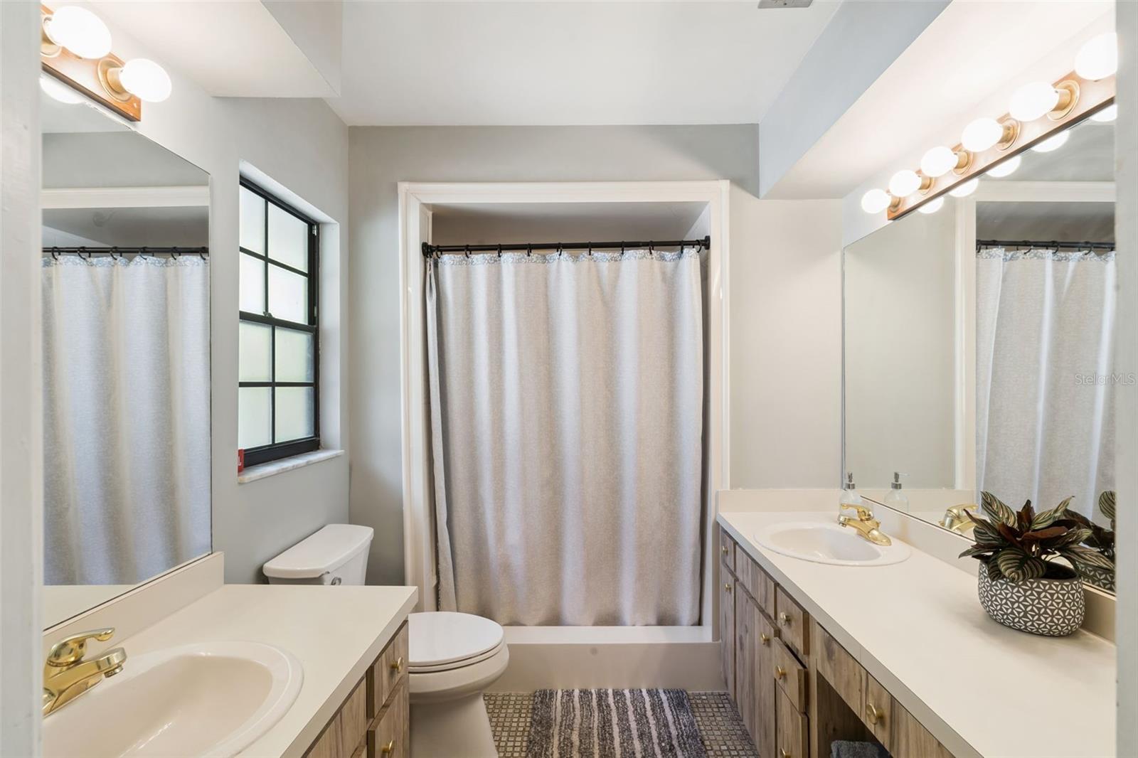 Image 14 of 37 For 432 Burnt Tree Lane