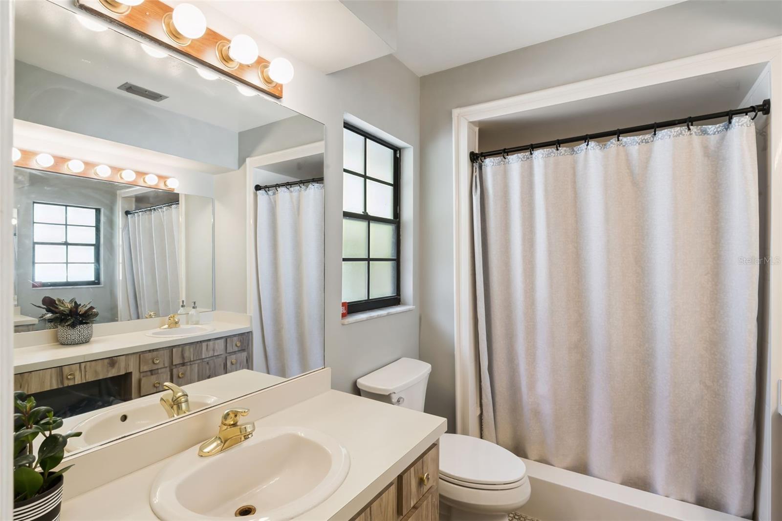 Image 16 of 37 For 432 Burnt Tree Lane