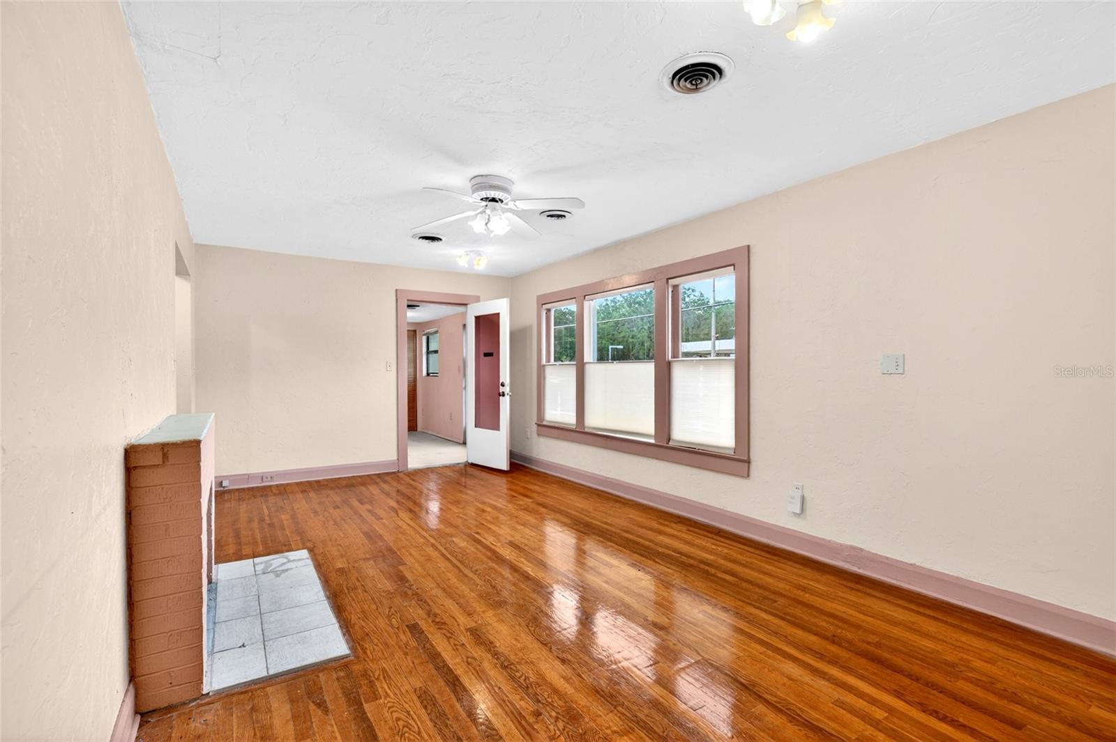 Image 12 of 35 For 1266 Silver Springs Boulevard