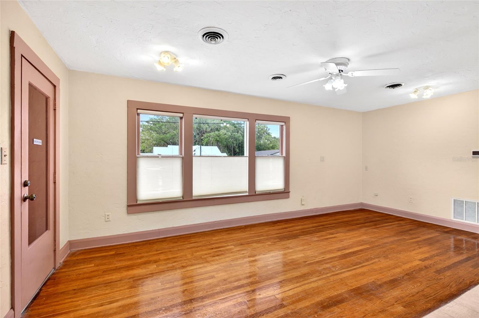 Image 16 of 35 For 1266 Silver Springs Boulevard