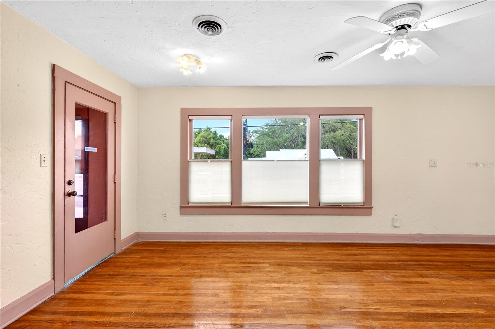 Image 17 of 35 For 1266 Silver Springs Boulevard