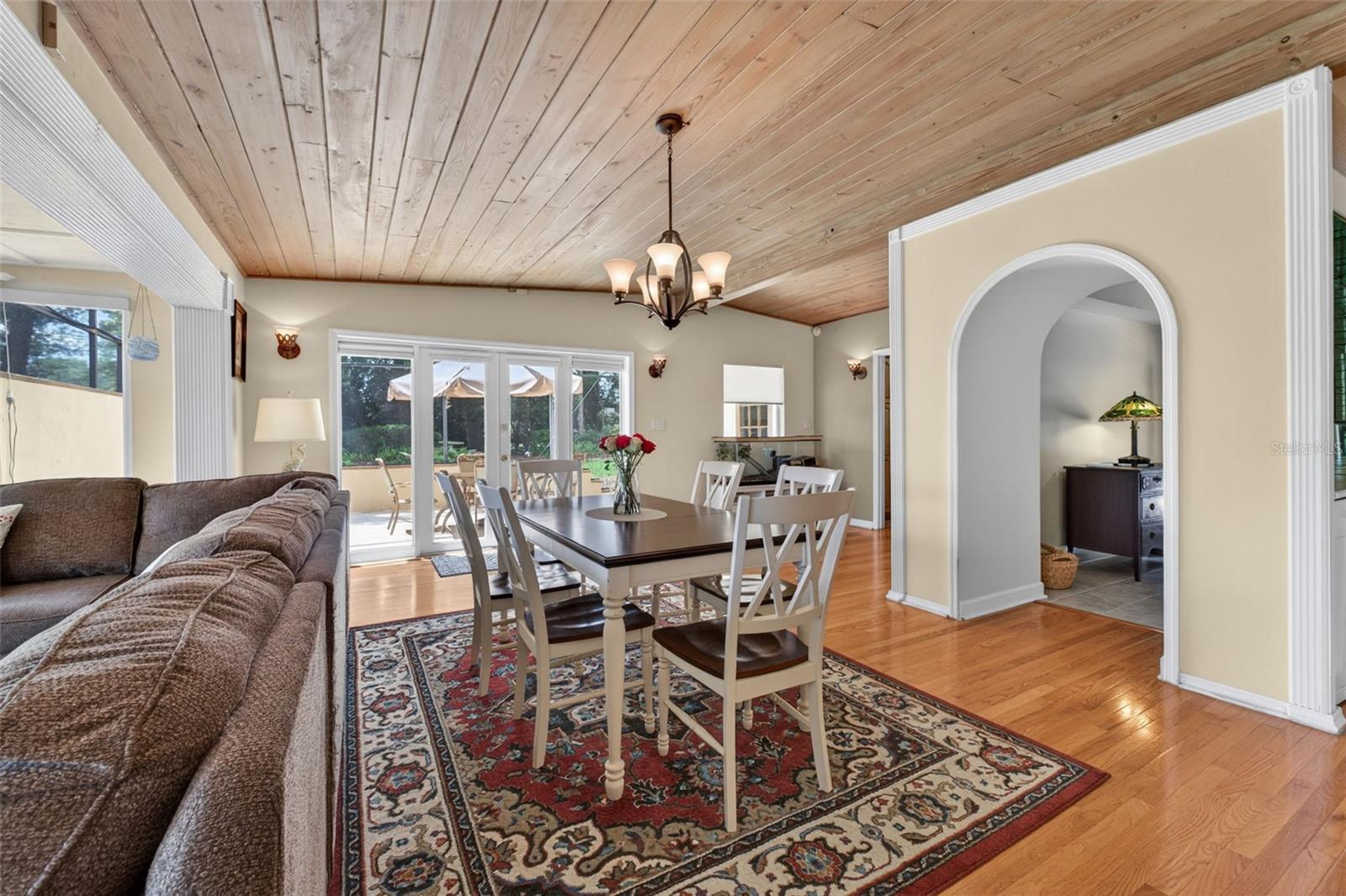 Image 12 of 85 For 457 Victor Avenue