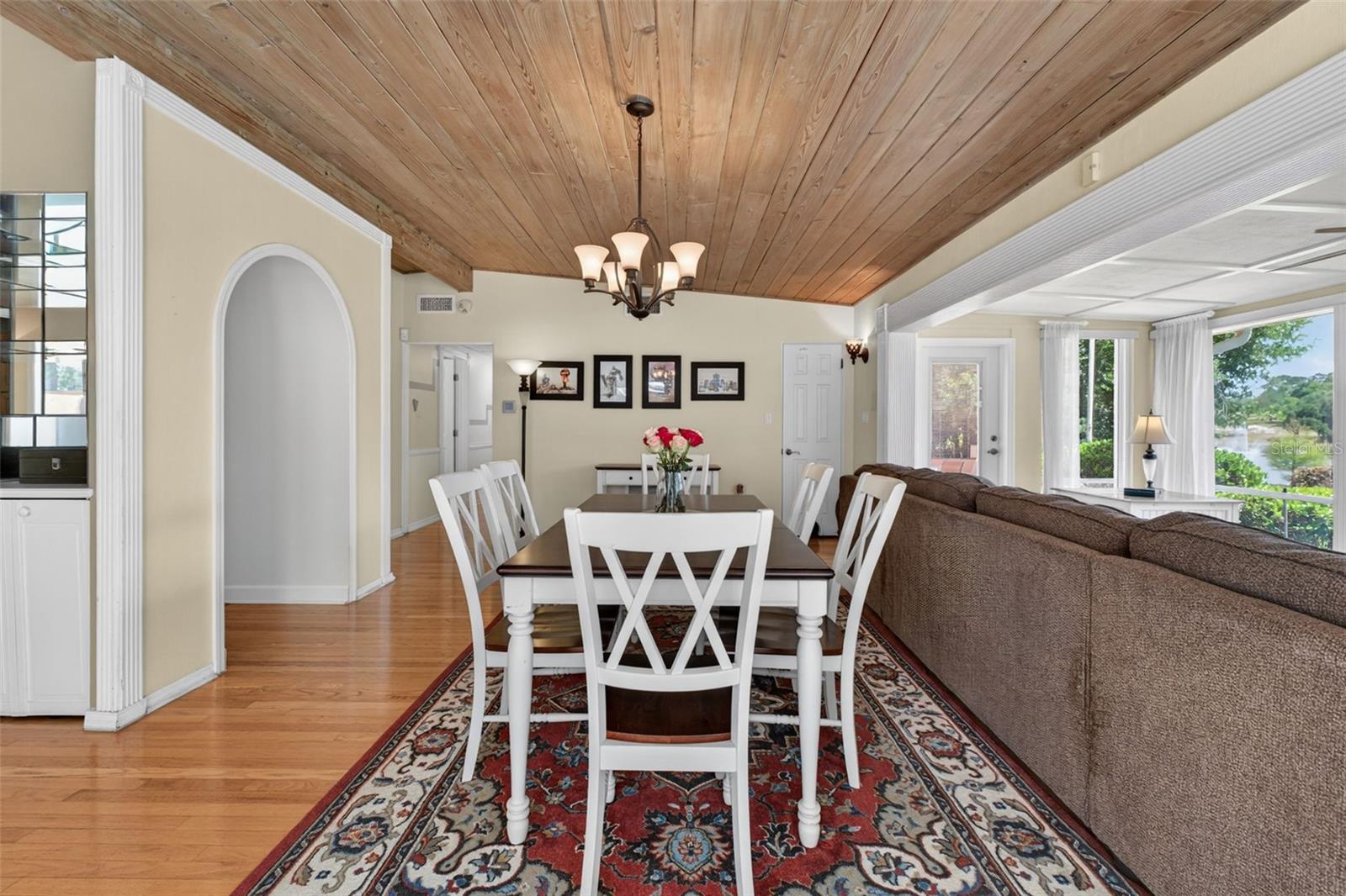 Image 13 of 85 For 457 Victor Avenue