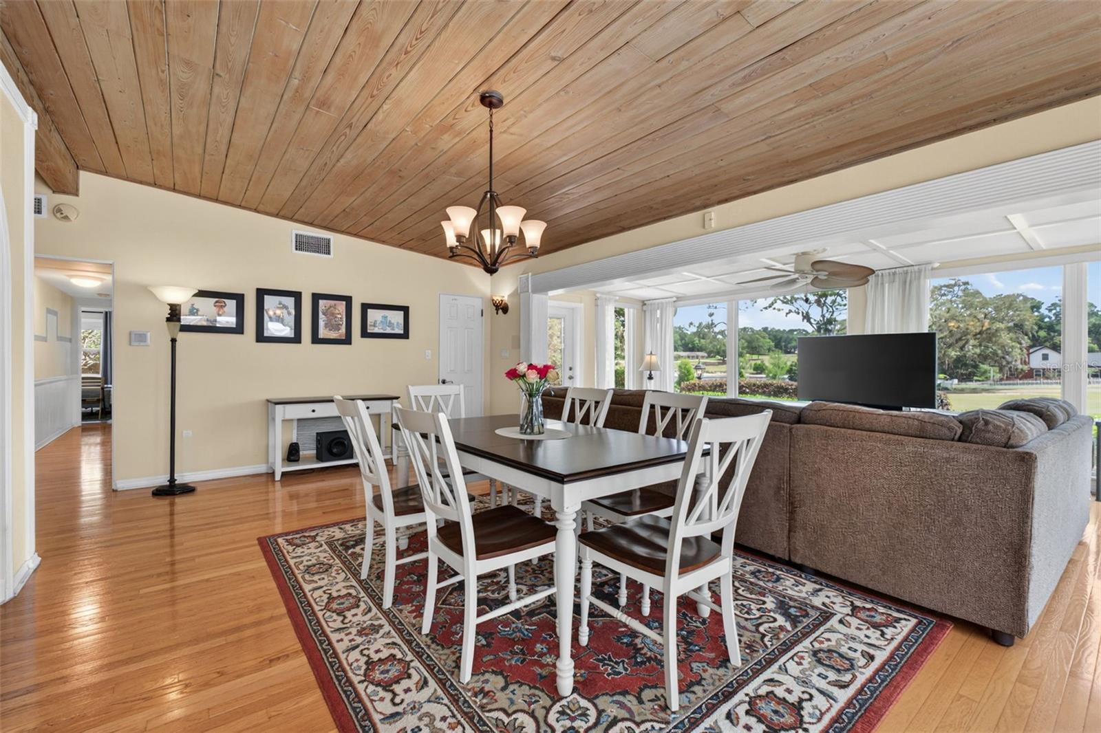 Image 14 of 85 For 457 Victor Avenue