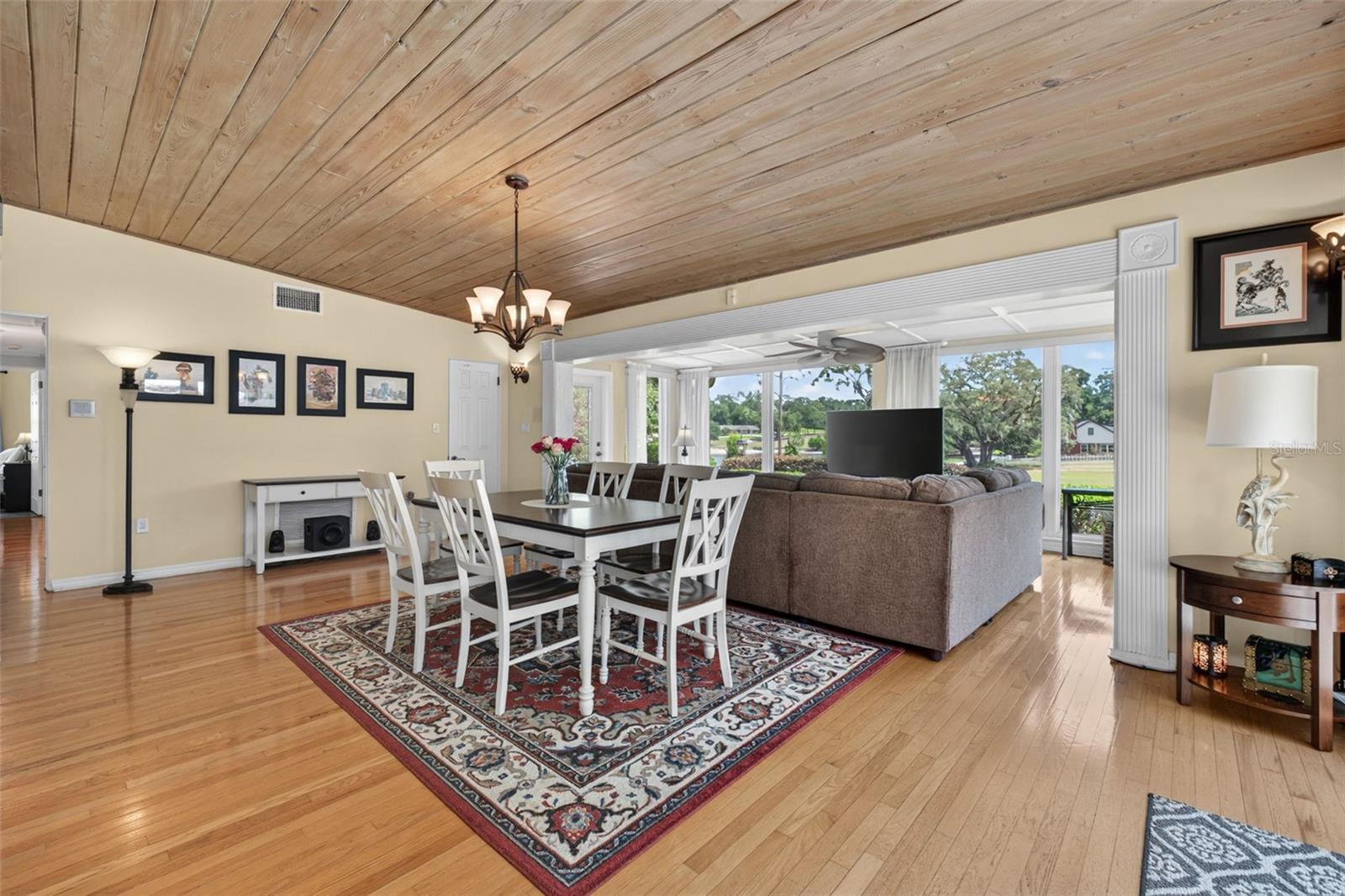 Image 15 of 85 For 457 Victor Avenue