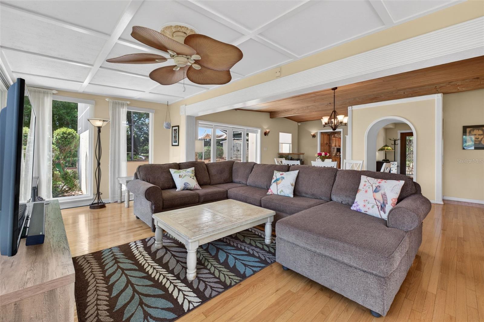 Image 16 of 85 For 457 Victor Avenue