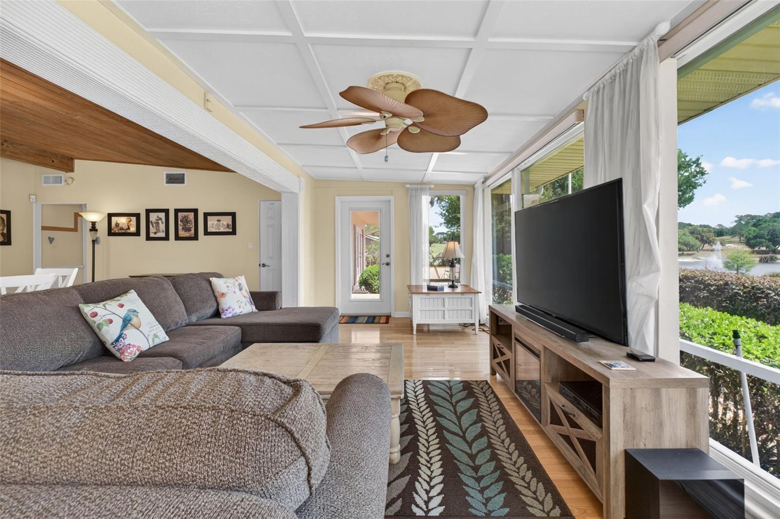 Image 17 of 85 For 457 Victor Avenue