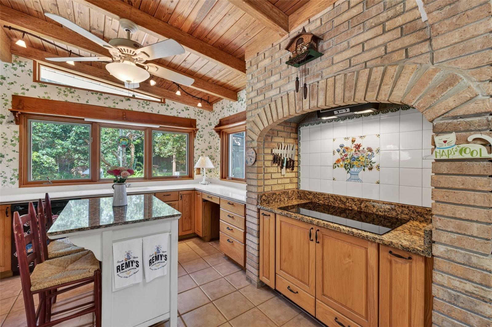 Image 19 of 85 For 457 Victor Avenue