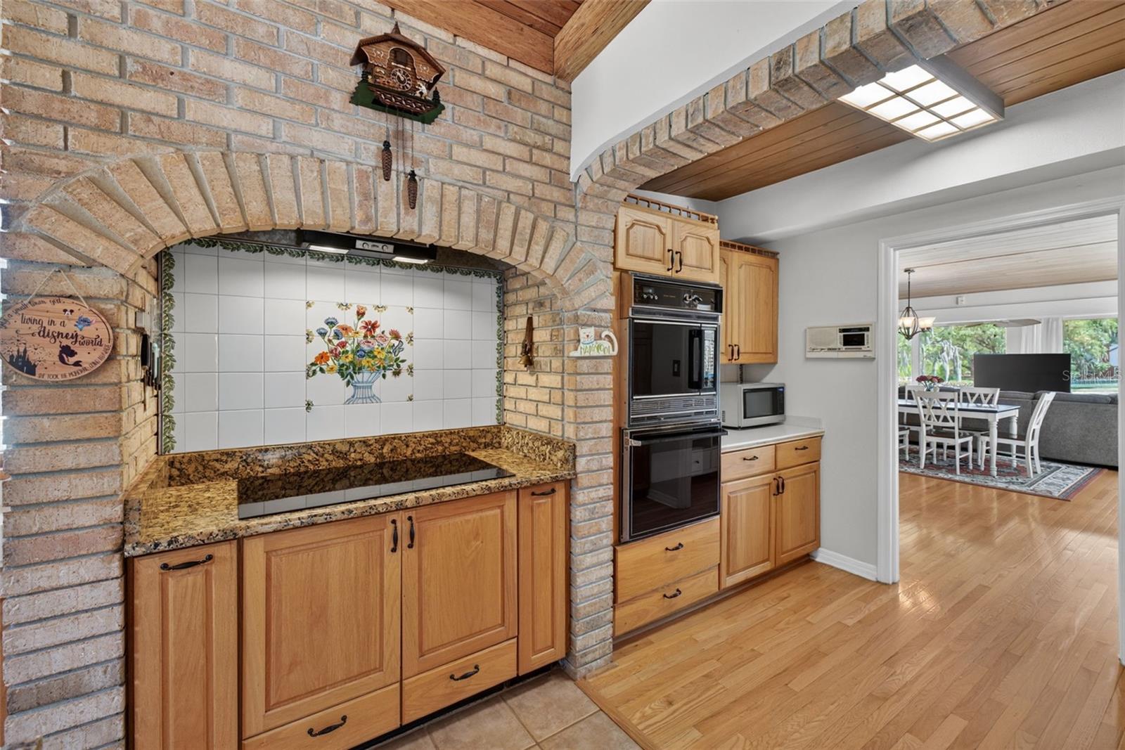 Image 21 of 85 For 457 Victor Avenue