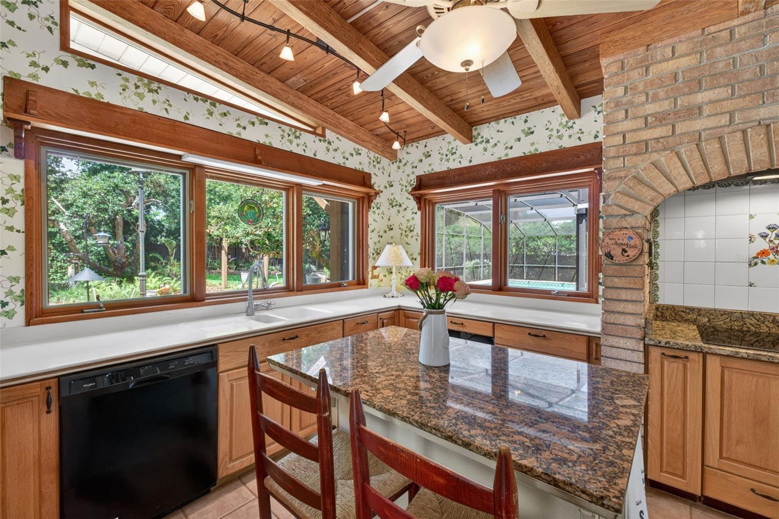 Image 25 of 85 For 457 Victor Avenue