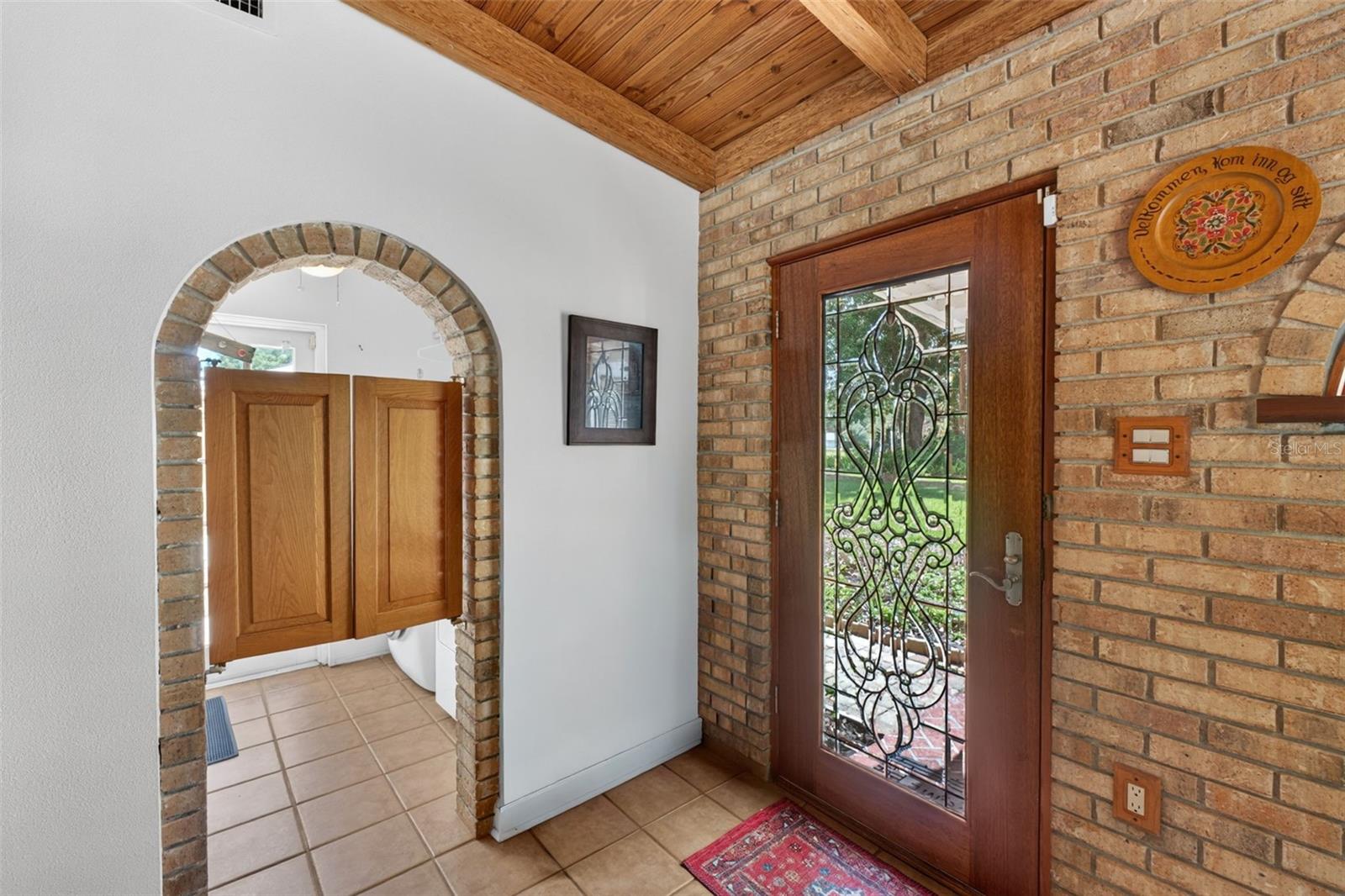 Image 29 of 85 For 457 Victor Avenue