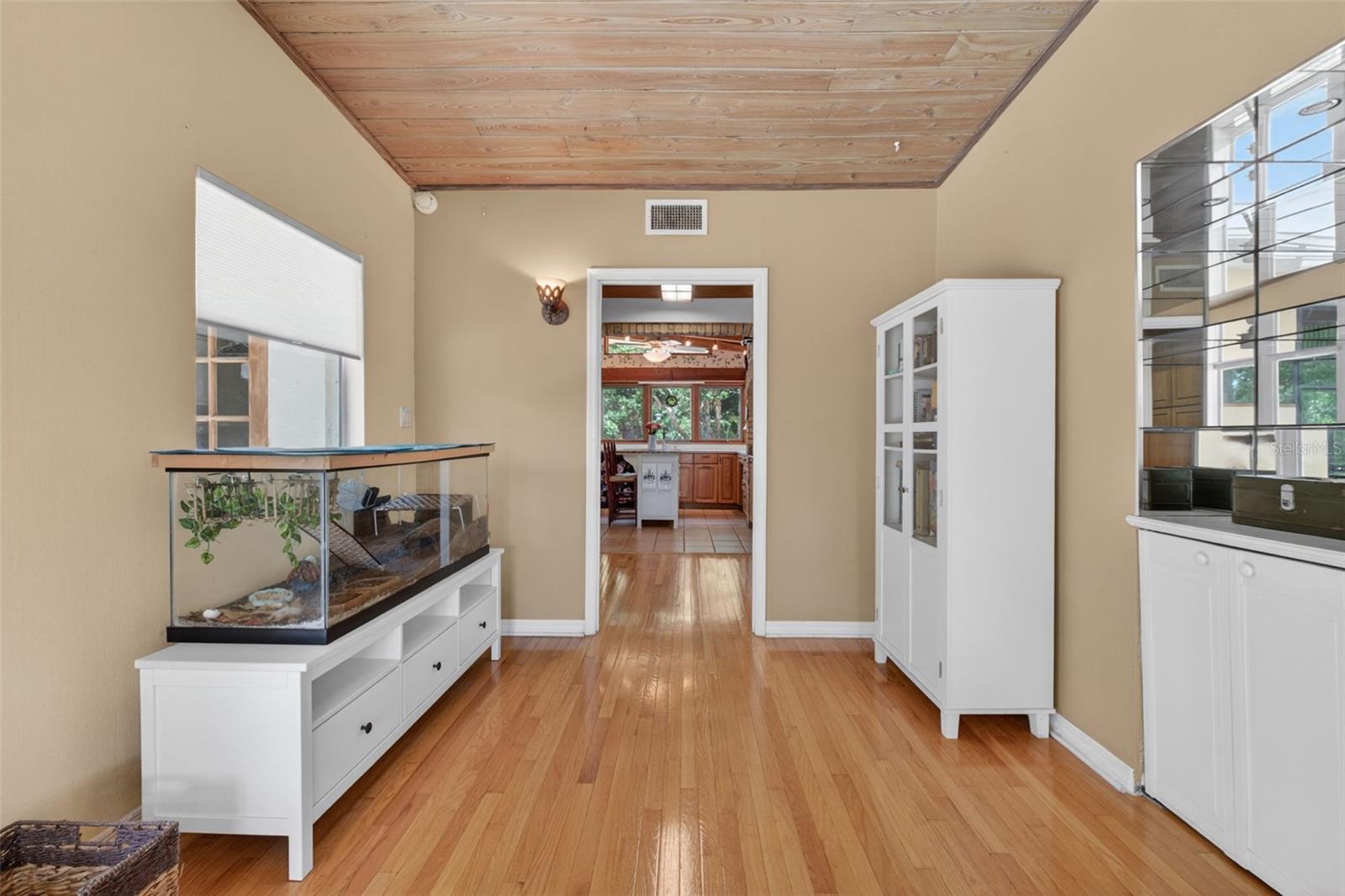 Image 31 of 85 For 457 Victor Avenue