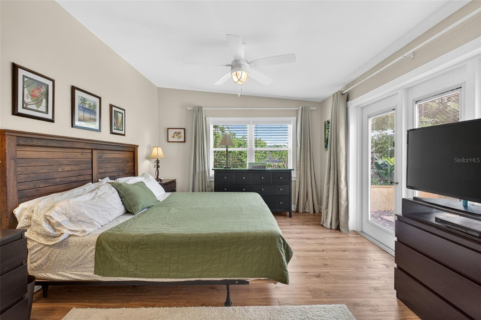 Image 34 of 85 For 457 Victor Avenue