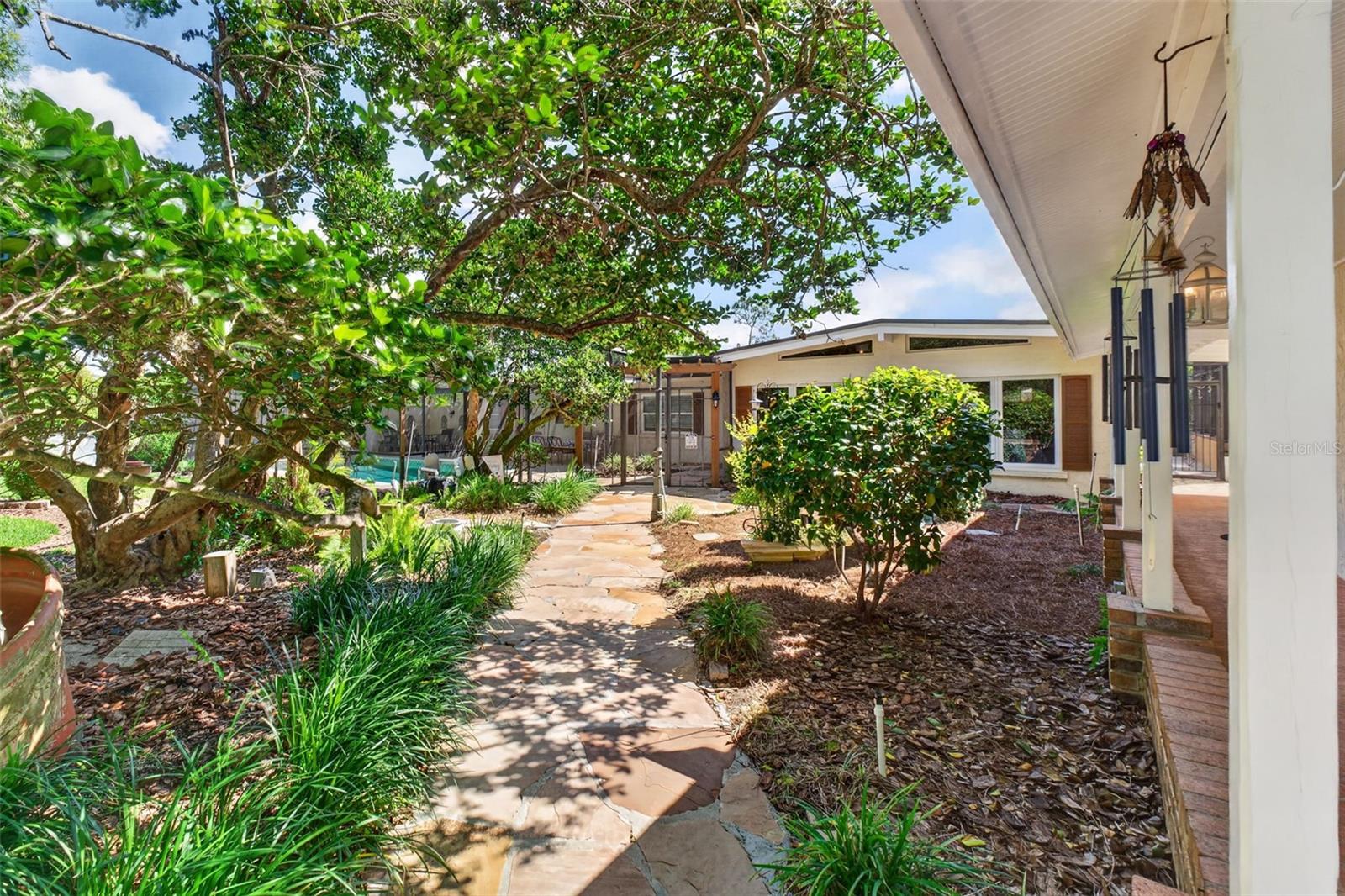 Image 4 of 85 For 457 Victor Avenue