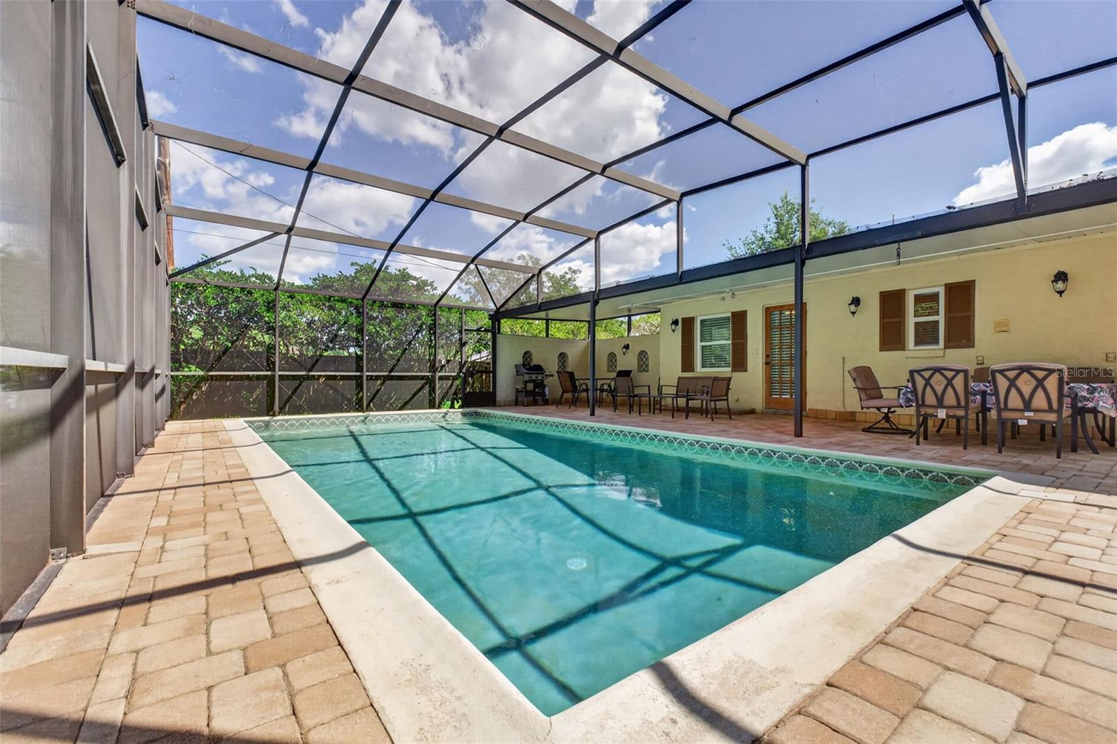 Image 49 of 85 For 457 Victor Avenue