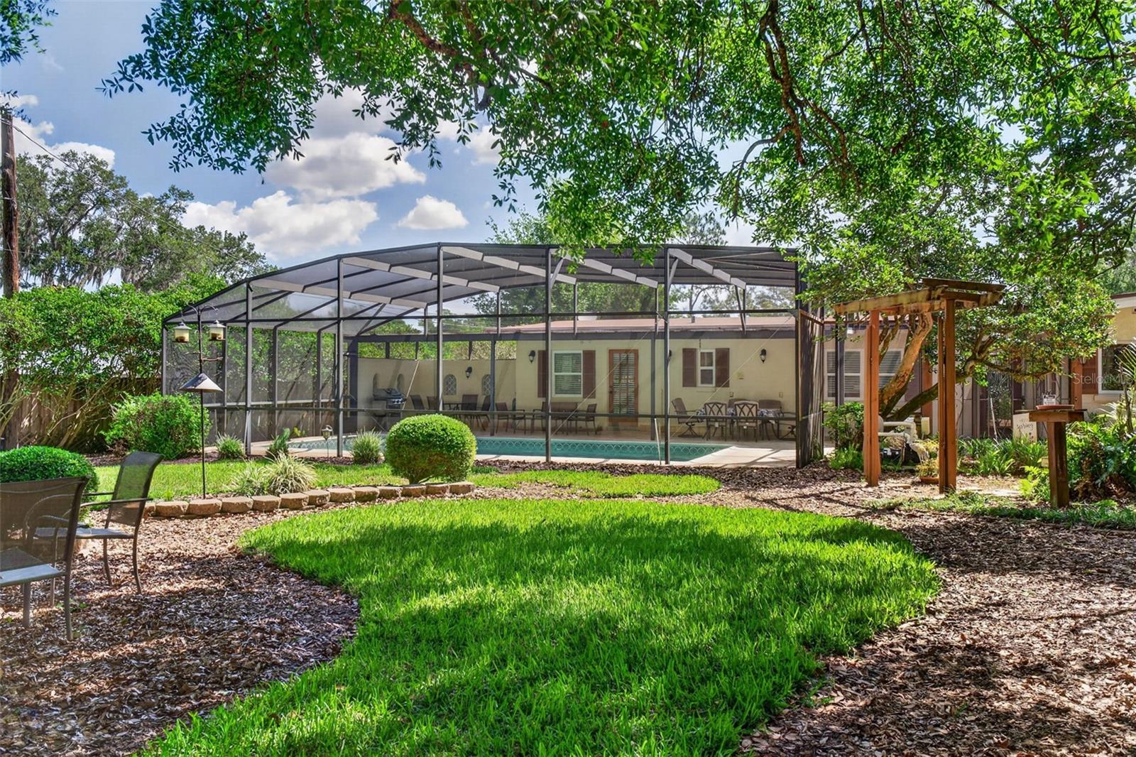 Image 5 of 85 For 457 Victor Avenue