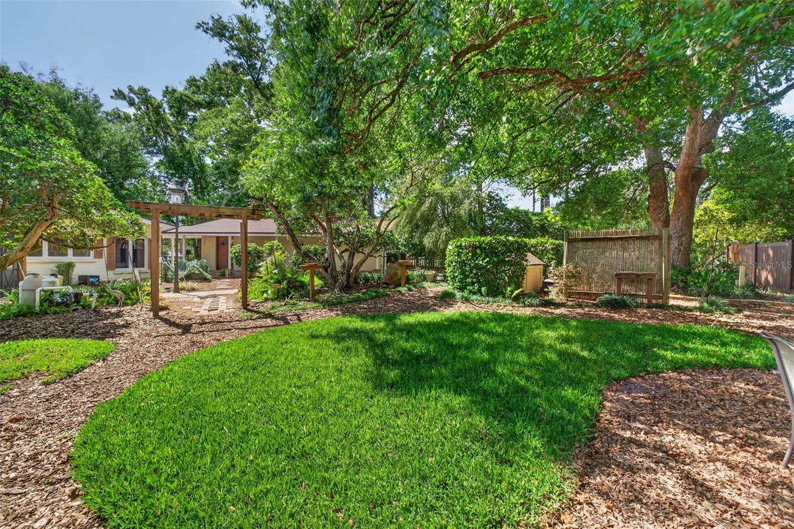 Image 7 of 85 For 457 Victor Avenue