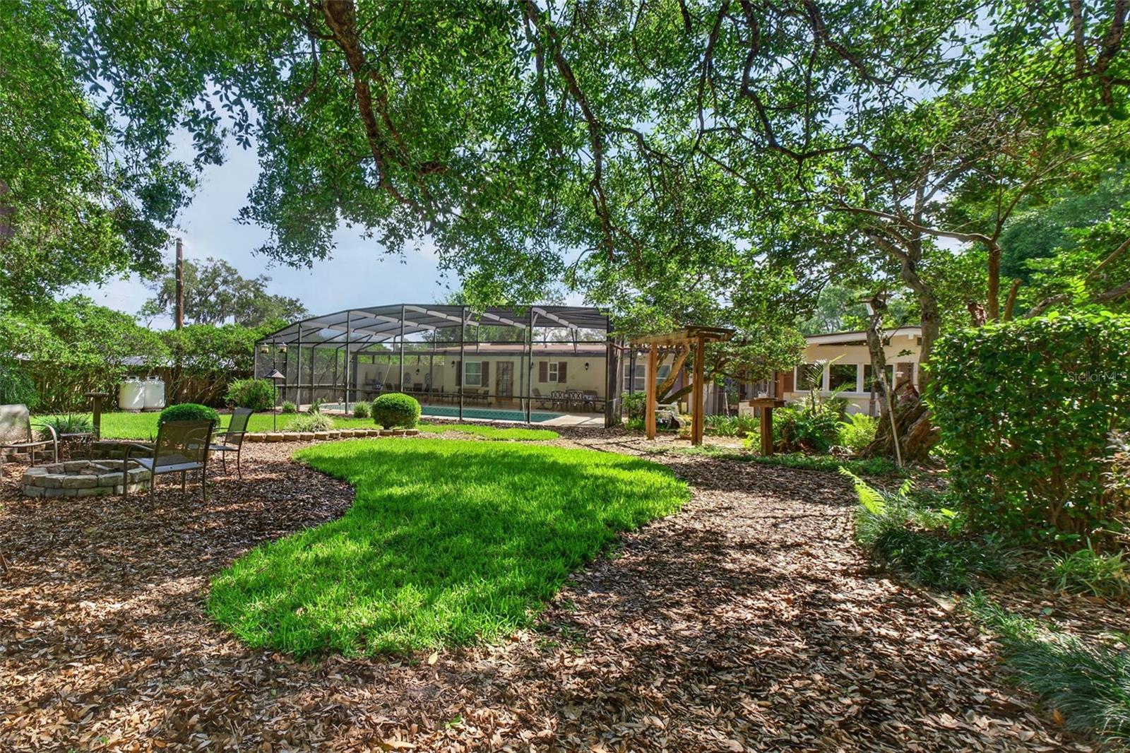 Image 8 of 85 For 457 Victor Avenue