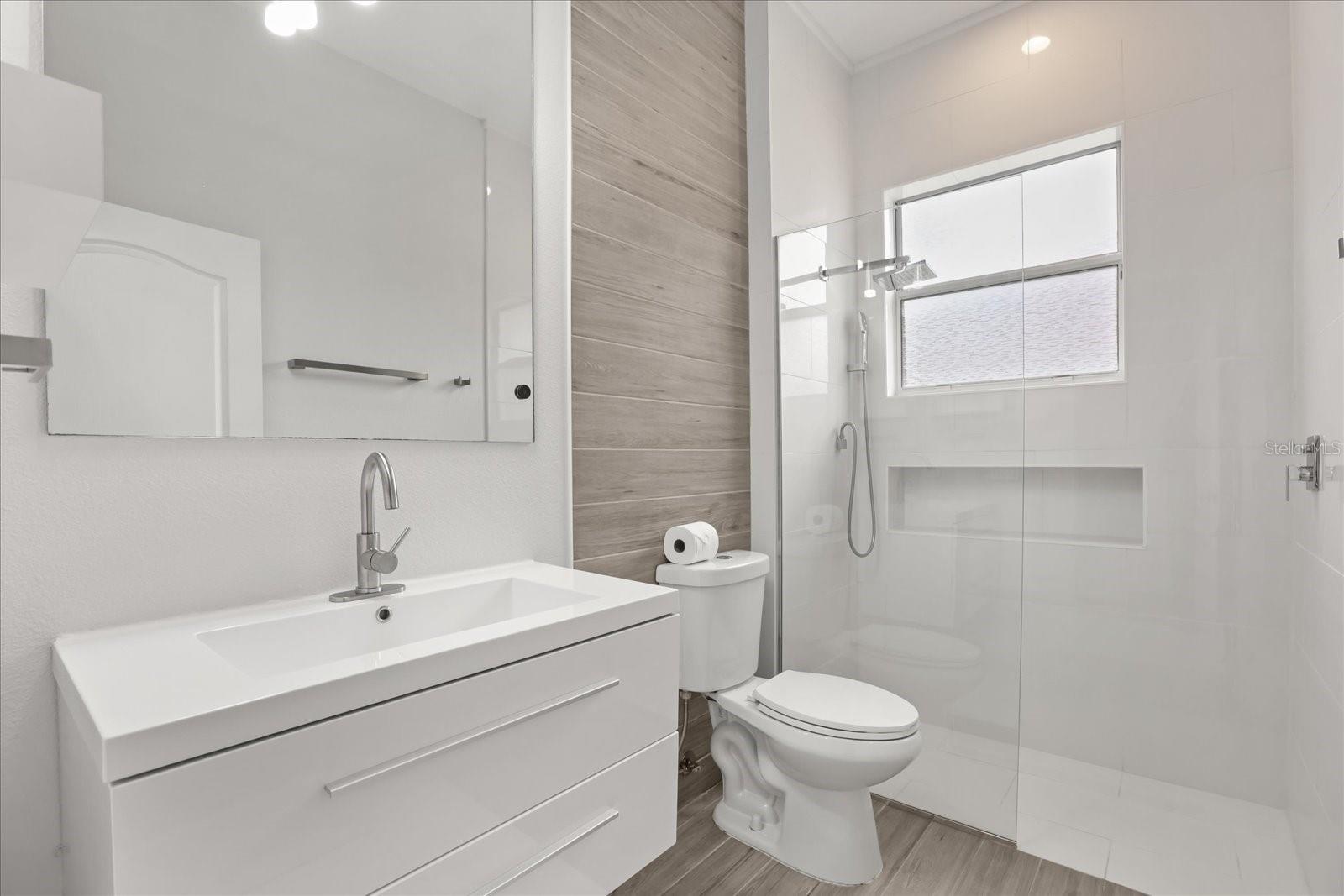 Image 41 of 60 For 987 Brightwater Circle