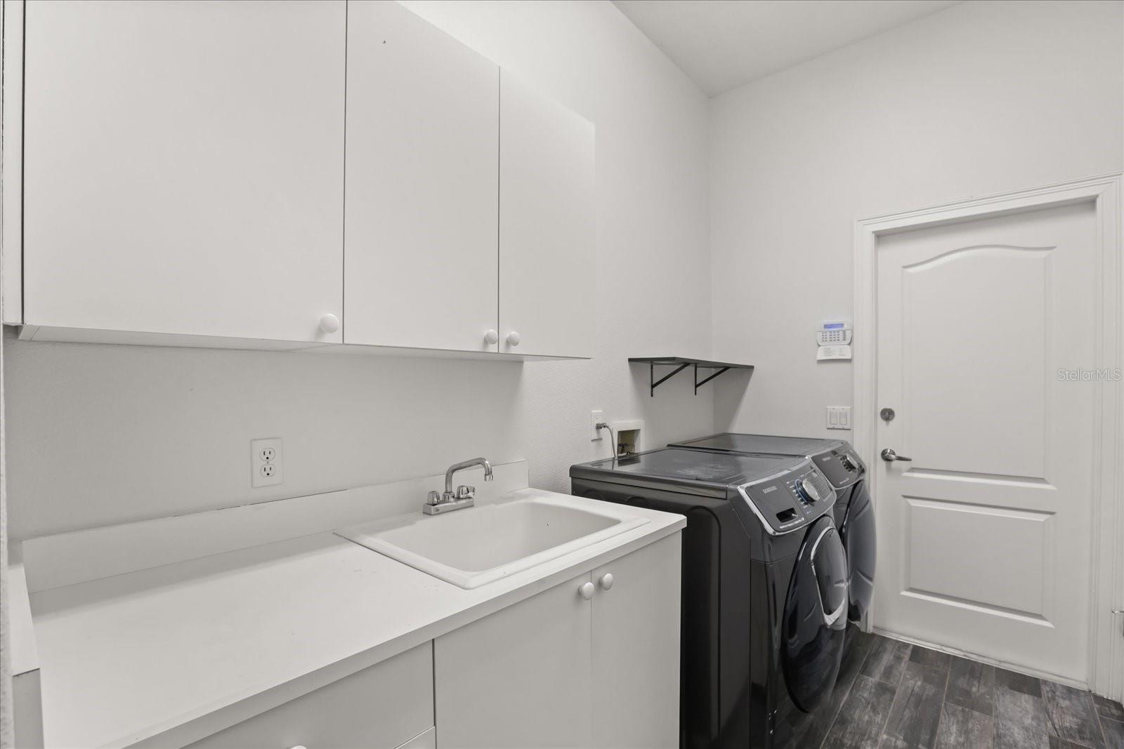 Image 42 of 60 For 987 Brightwater Circle