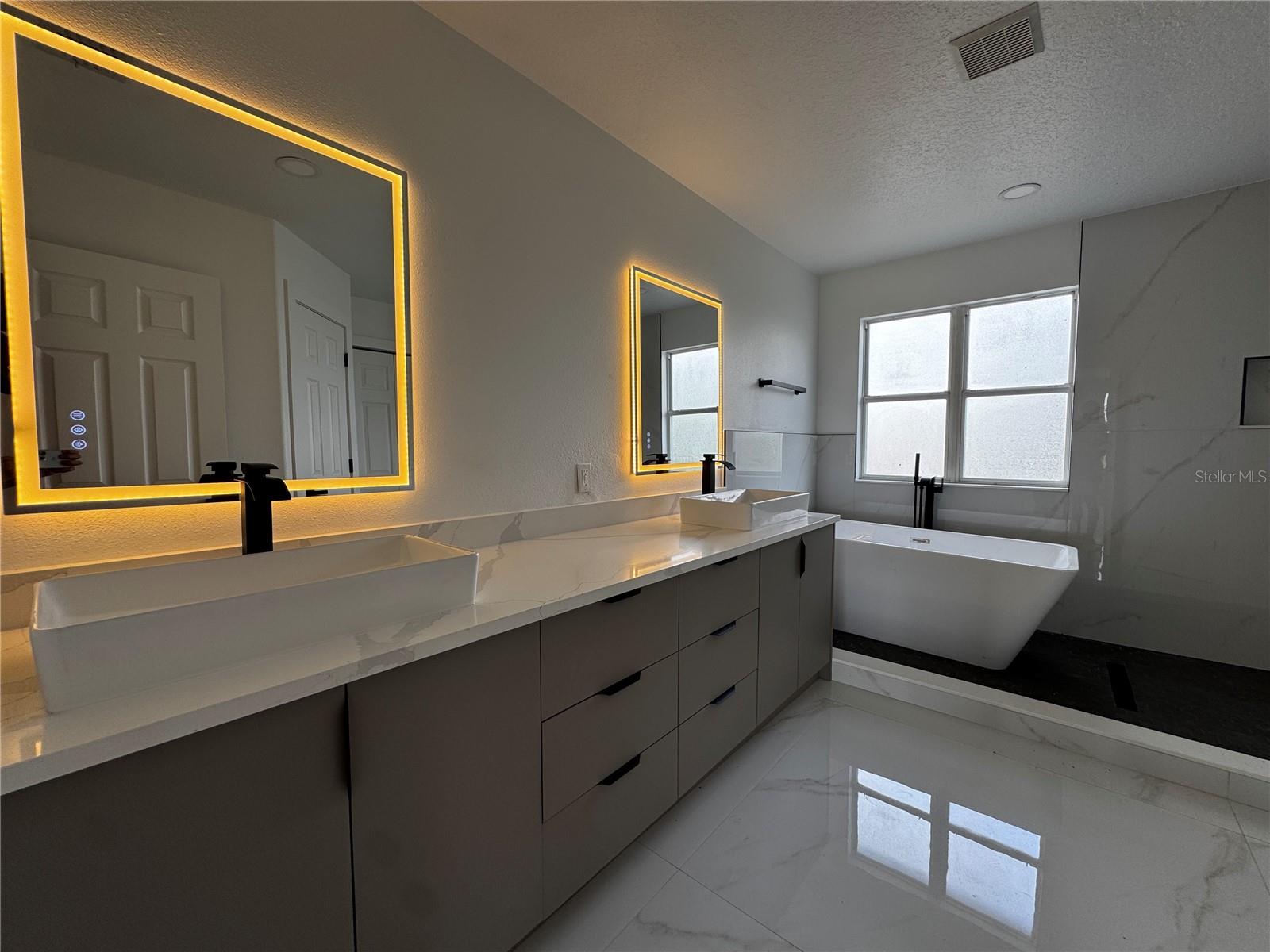 Image 16 of 24 For 219 Largovista Drive