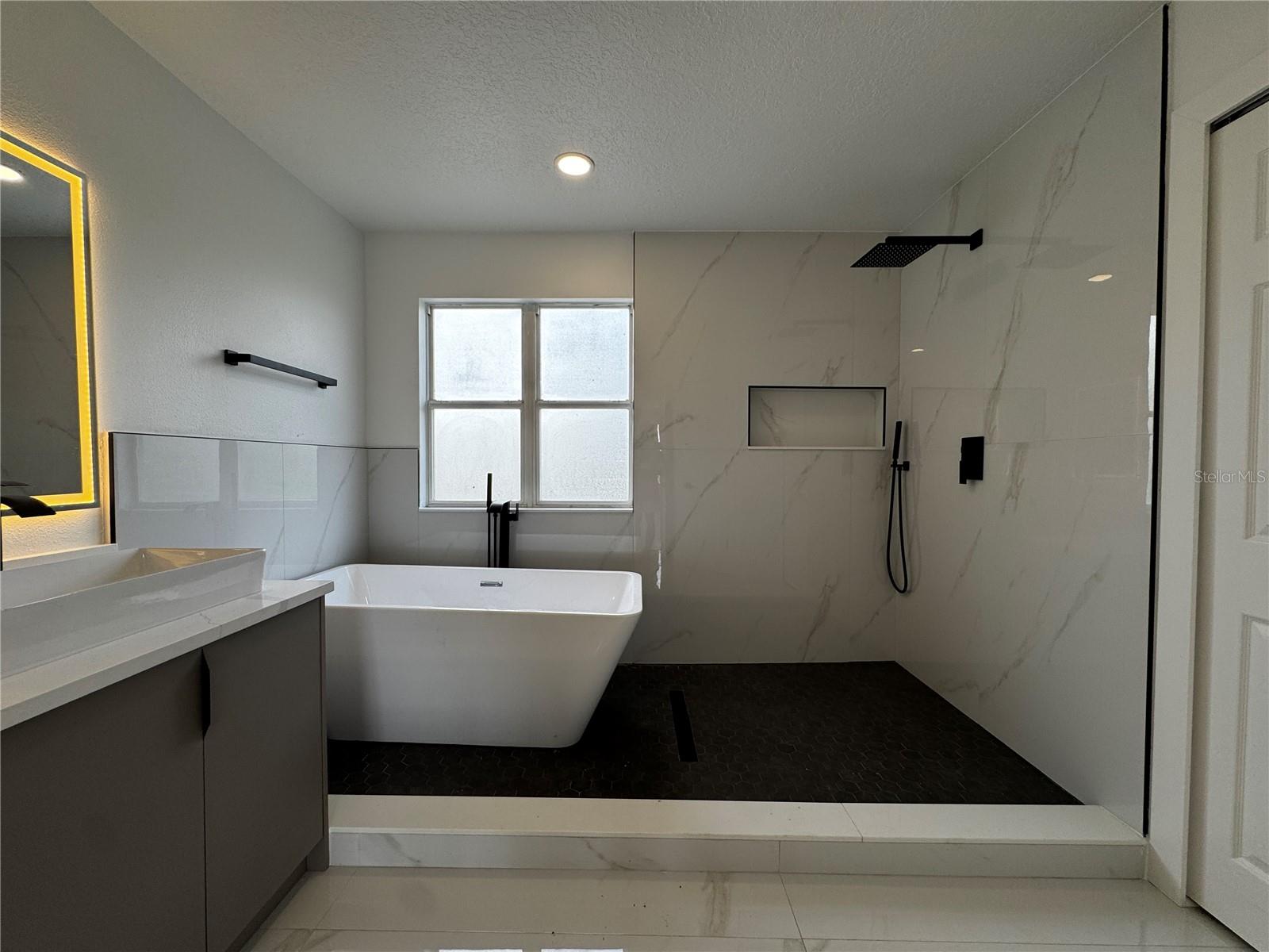 Image 17 of 24 For 219 Largovista Drive