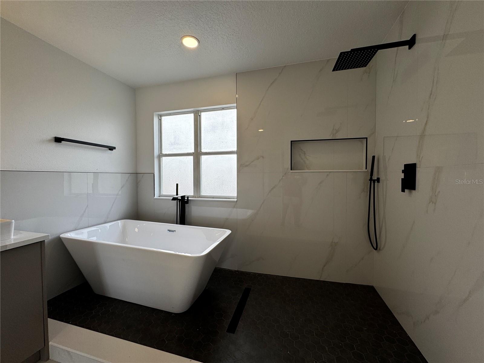 Image 18 of 24 For 219 Largovista Drive