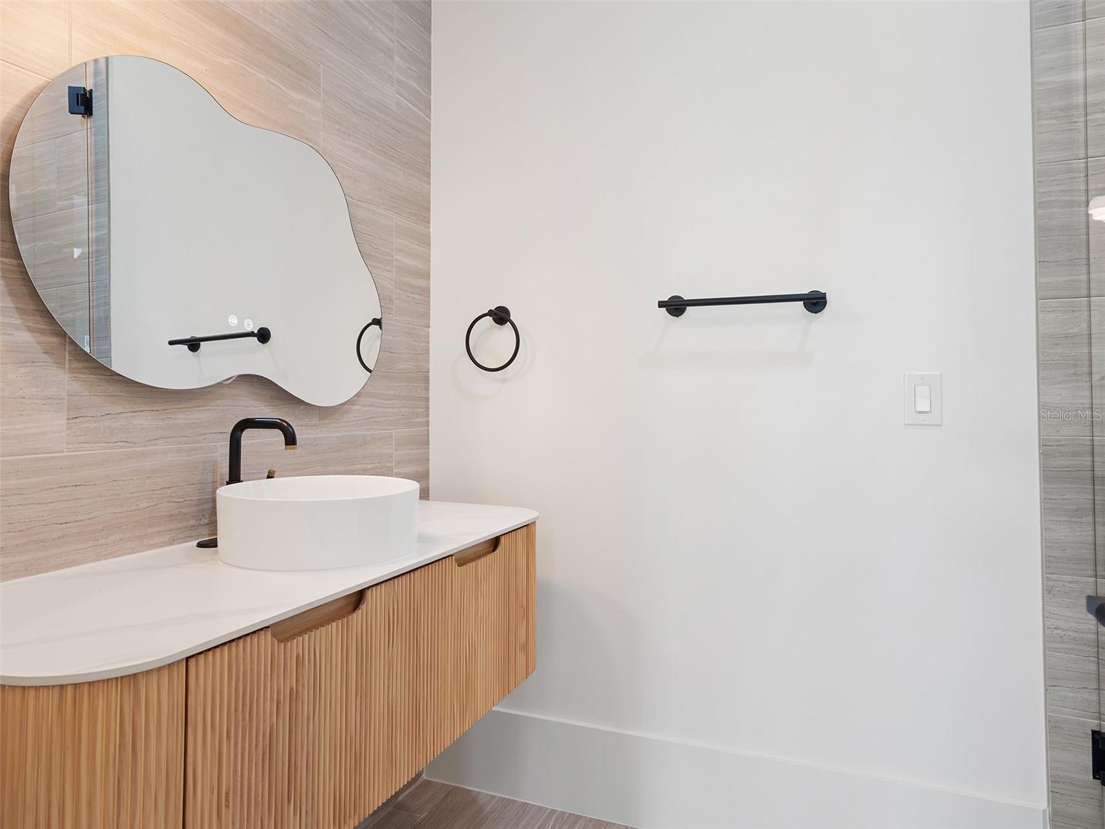 Image 21 of 51 For 5138 Fairway Oaks Dr