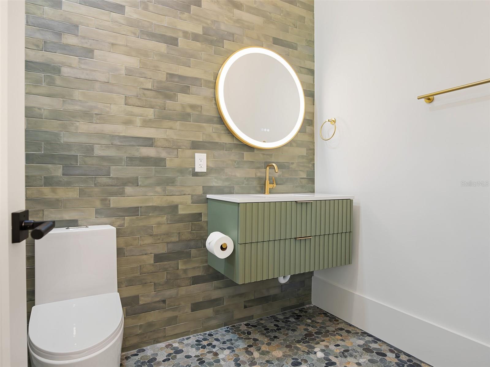 Image 23 of 51 For 5138 Fairway Oaks Dr