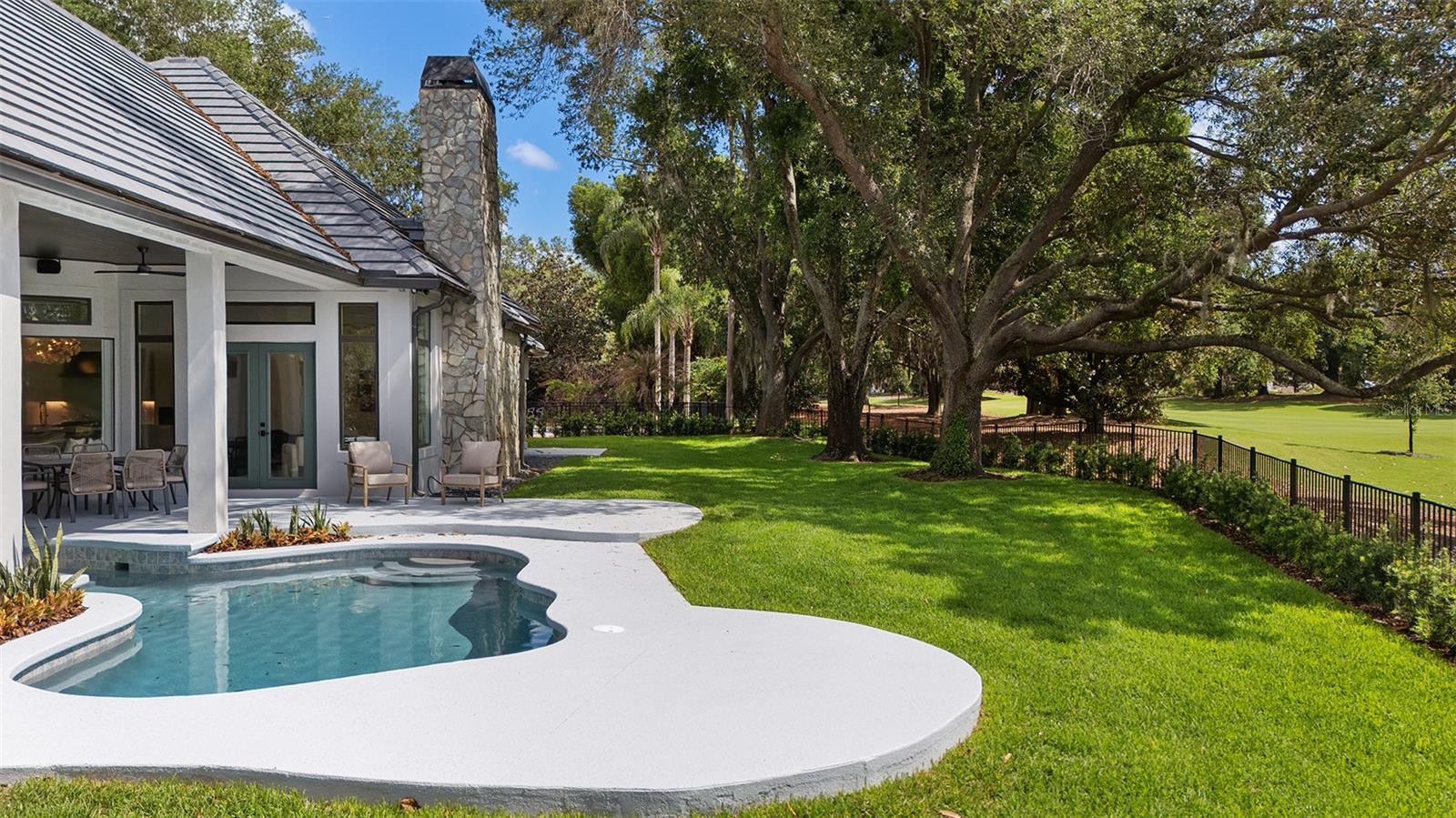 Image 33 of 51 For 5138 Fairway Oaks Dr