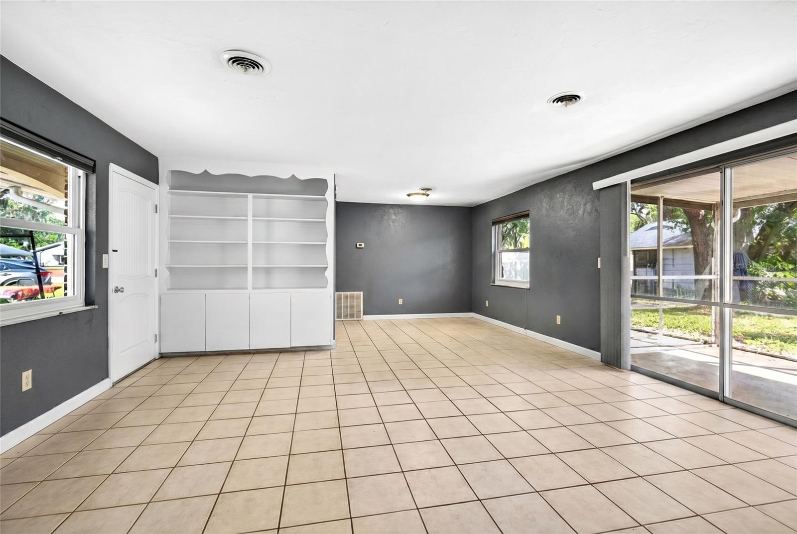 Image 3 of 16 For 2622 35th Avenue