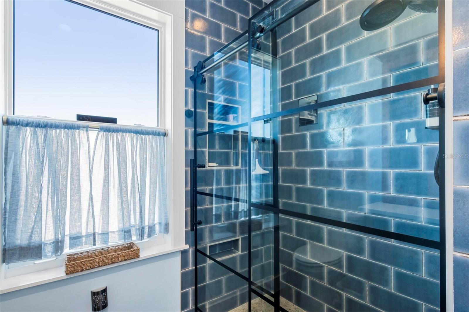 Image 17 of 36 For 331 Land Street