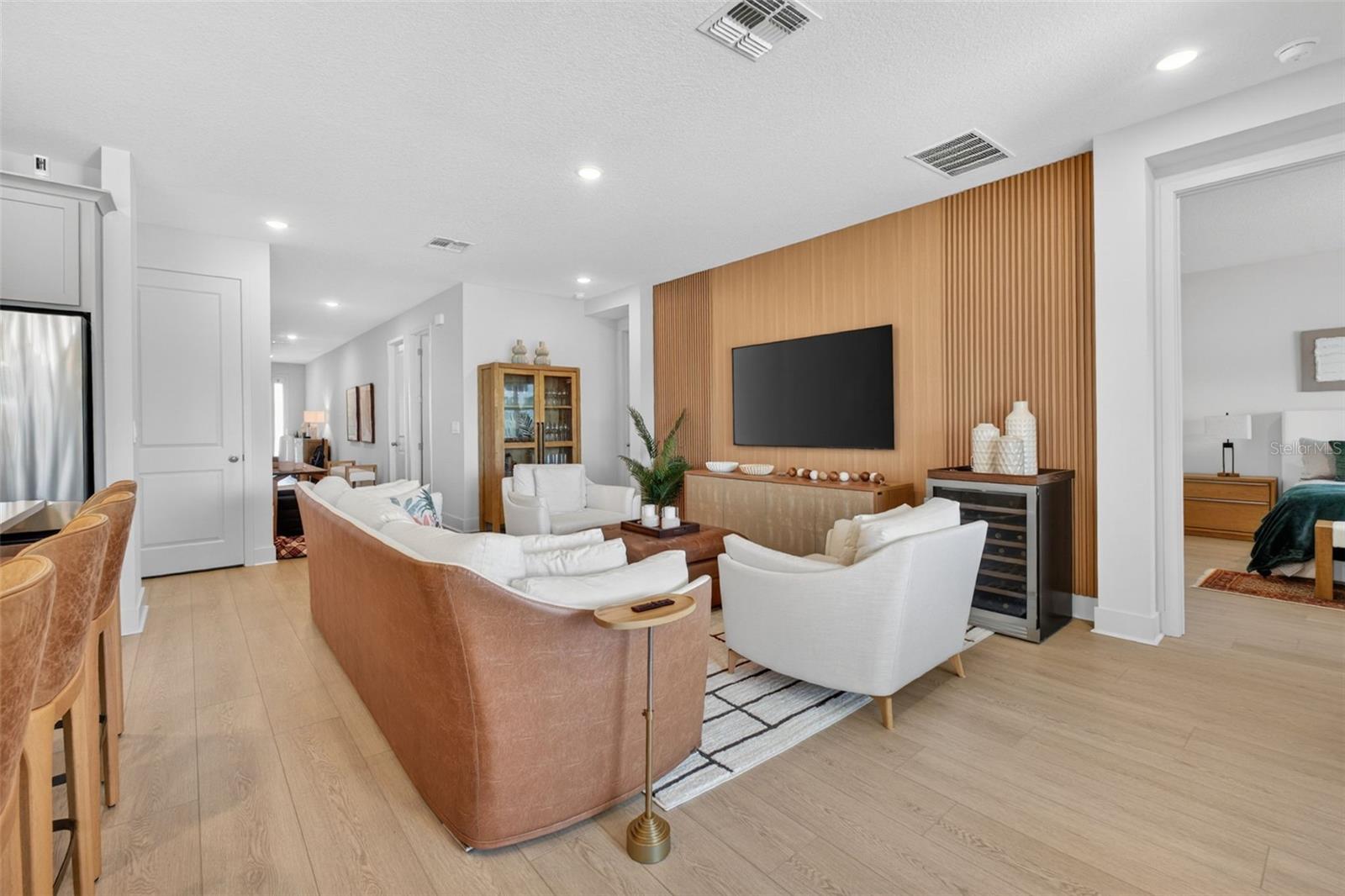 Listing photo id 8 for 9433 Emerald Berry Drive