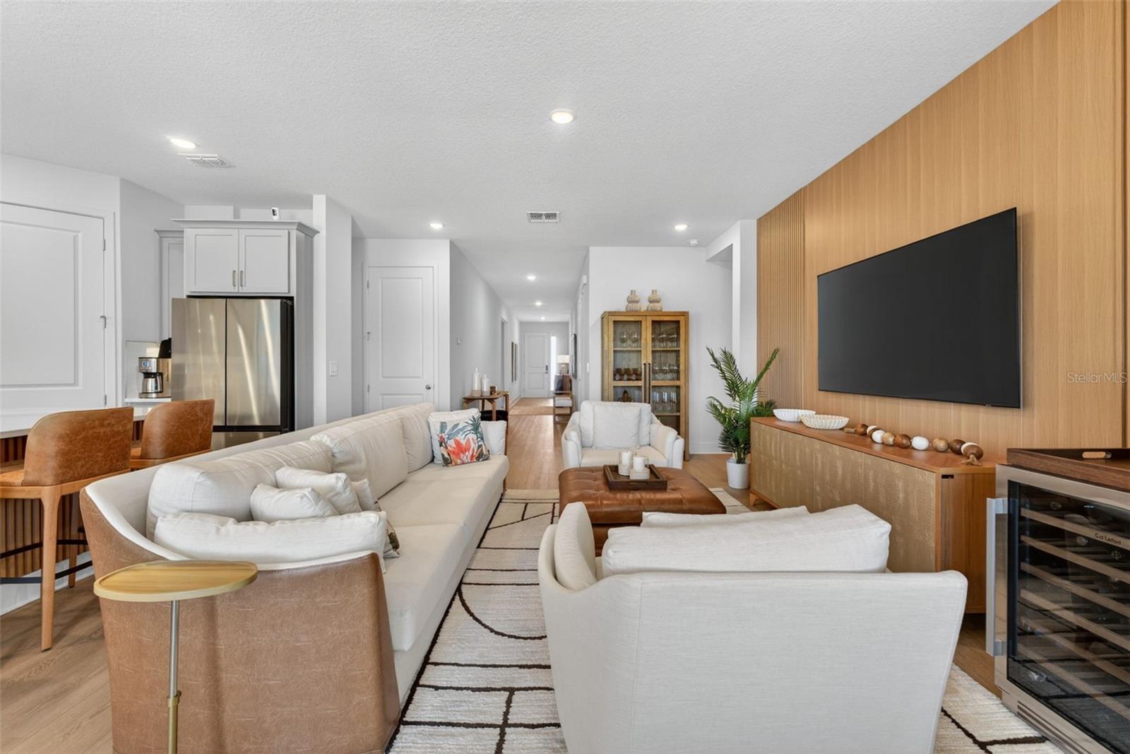 Listing photo id 10 for 9433 Emerald Berry Drive