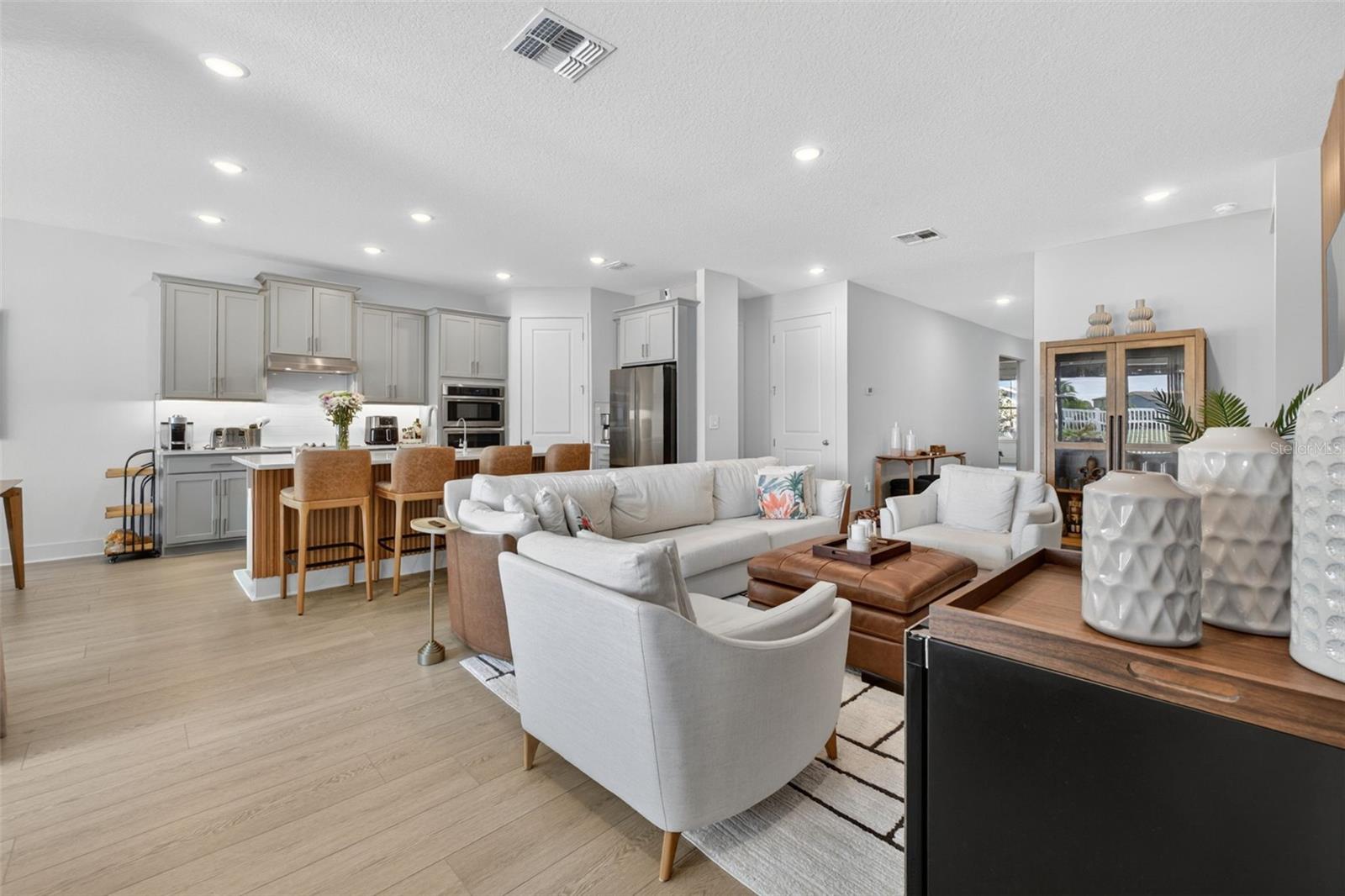 Listing photo id 11 for 9433 Emerald Berry Drive