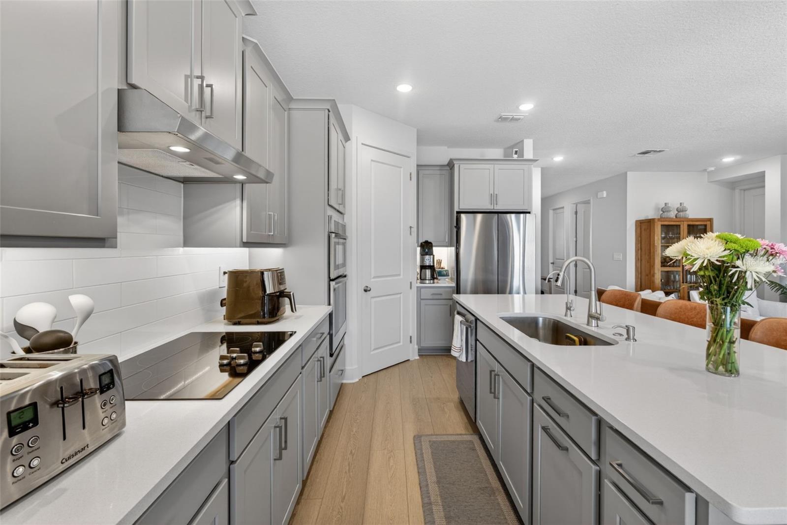 Listing photo id 12 for 9433 Emerald Berry Drive