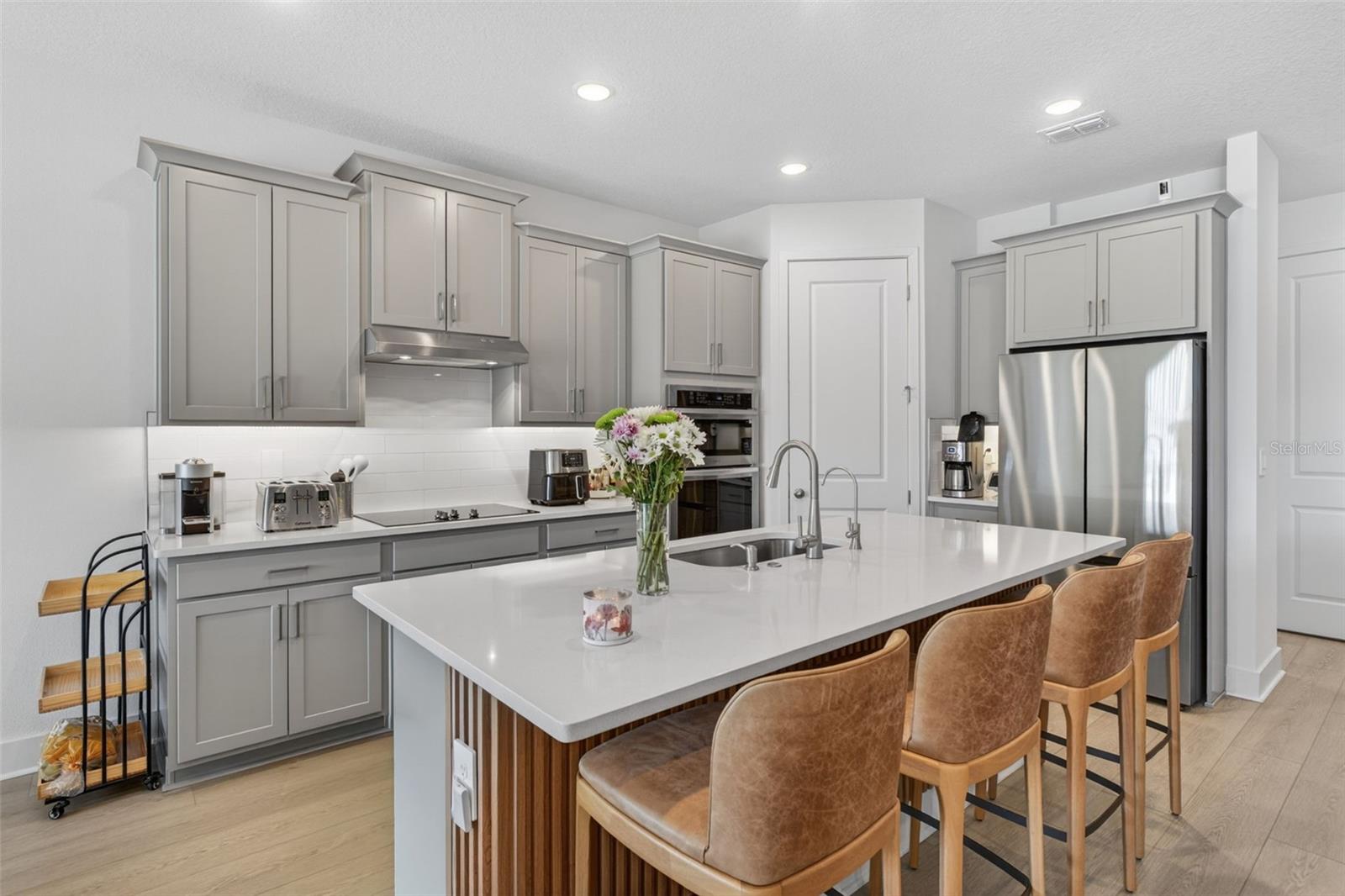 Listing photo id 13 for 9433 Emerald Berry Drive