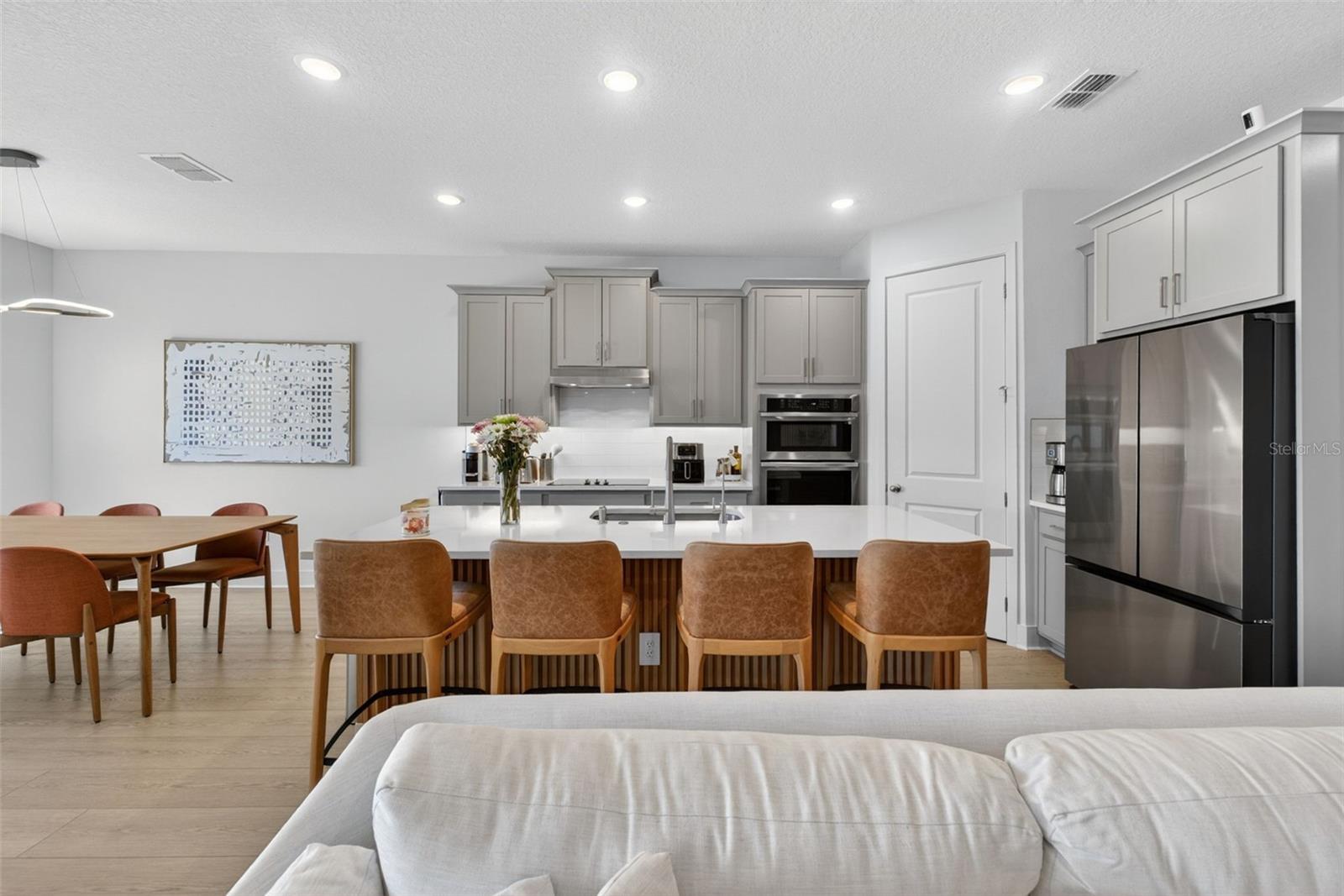 Listing photo id 15 for 9433 Emerald Berry Drive