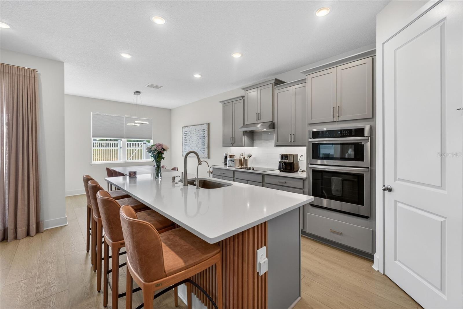 Listing photo id 16 for 9433 Emerald Berry Drive