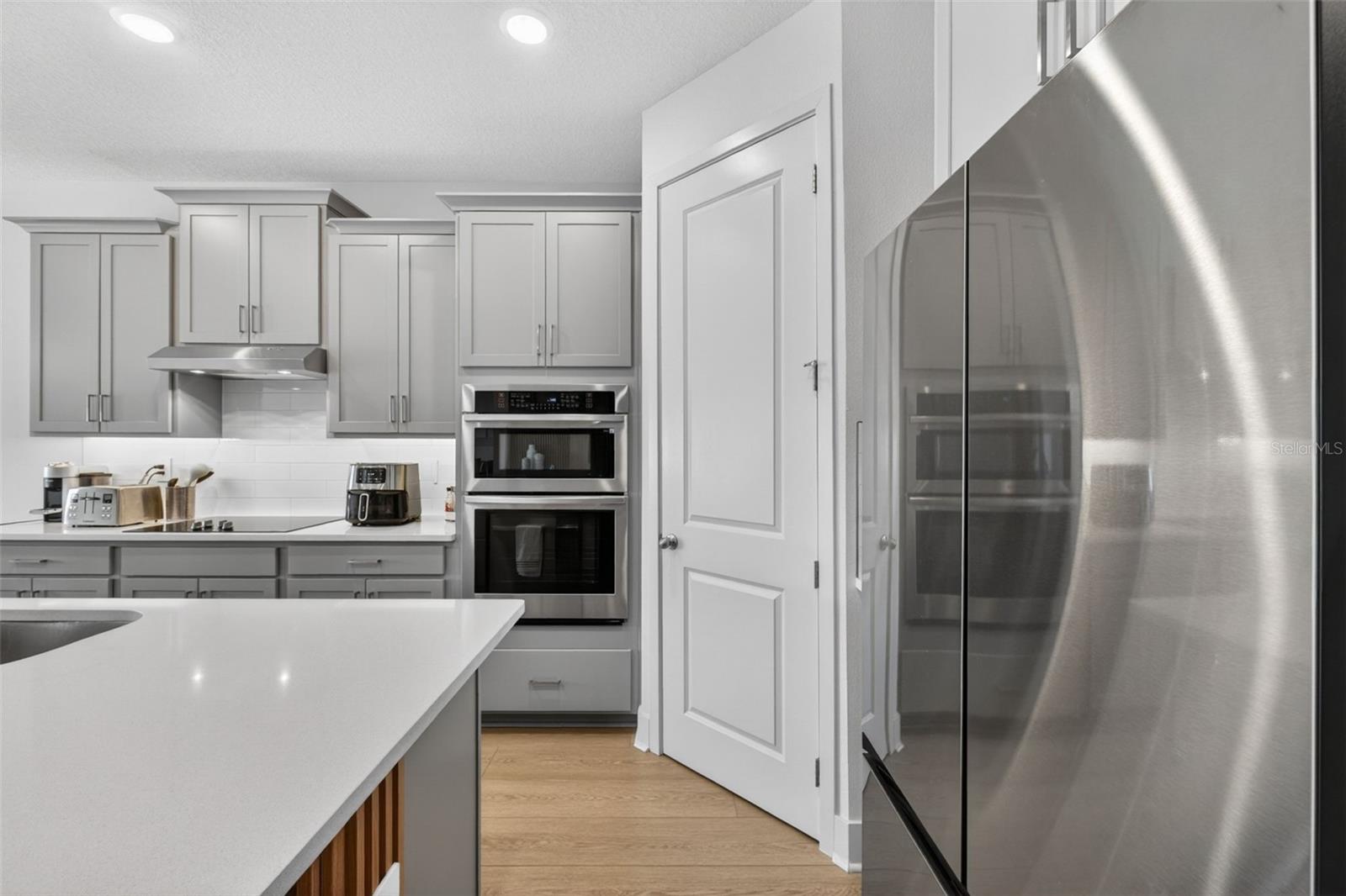 Listing photo id 17 for 9433 Emerald Berry Drive