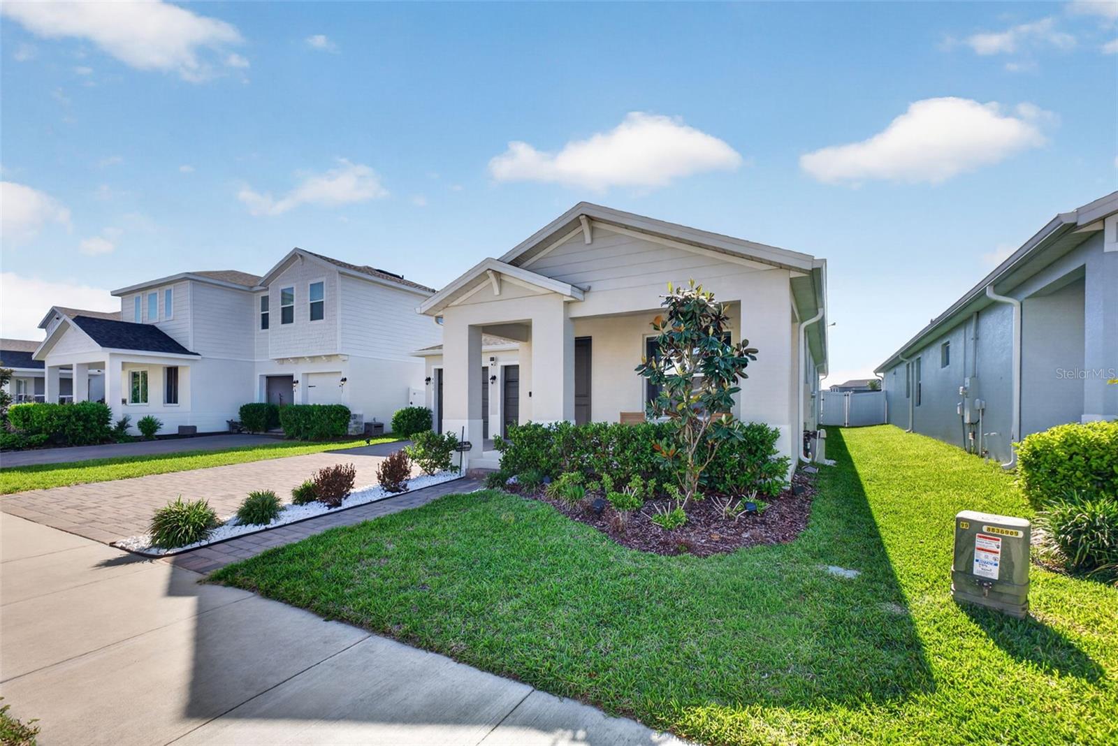 Listing photo id 0 for 9433 Emerald Berry Drive