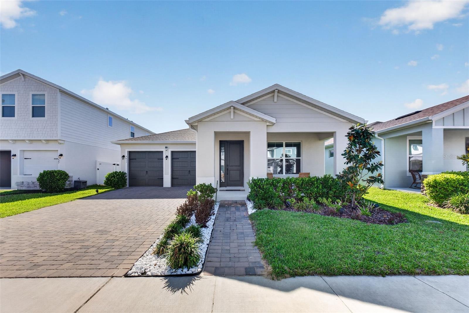 Listing photo id 1 for 9433 Emerald Berry Drive