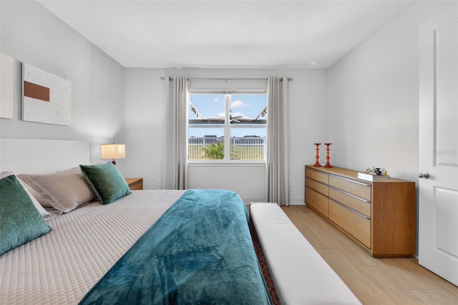 Listing photo id 30 for 9433 Emerald Berry Drive