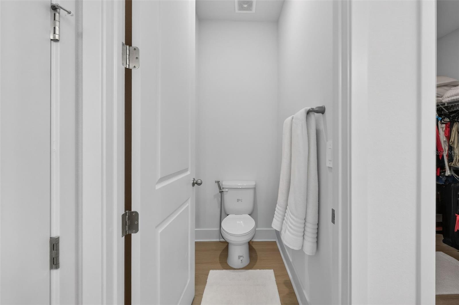 Listing photo id 34 for 9433 Emerald Berry Drive