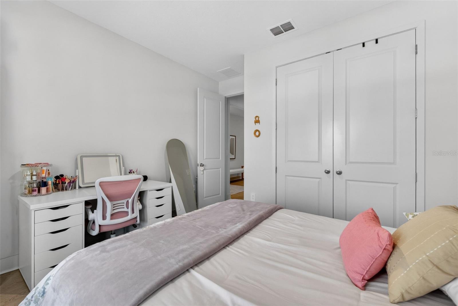 Listing photo id 37 for 9433 Emerald Berry Drive