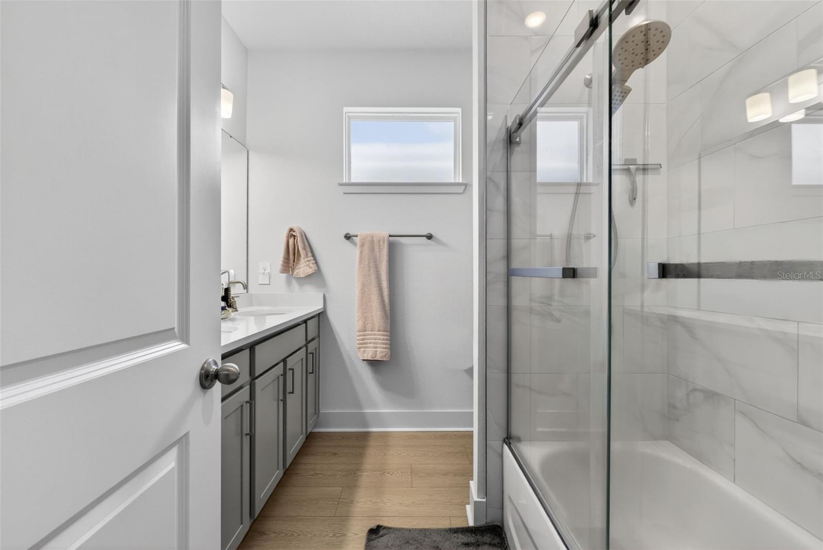 Listing photo id 38 for 9433 Emerald Berry Drive