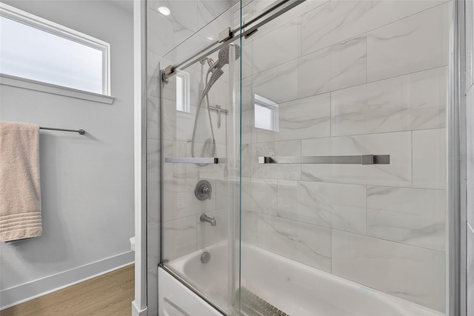 Listing photo id 39 for 9433 Emerald Berry Drive