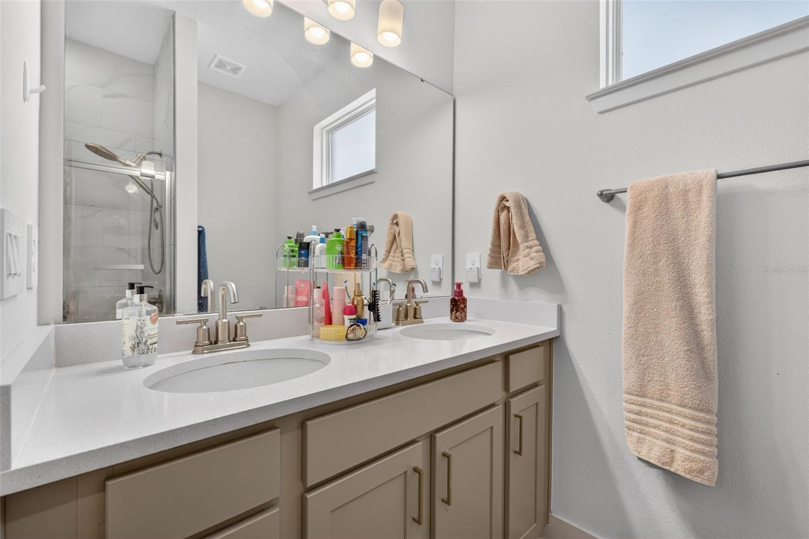 Listing photo id 40 for 9433 Emerald Berry Drive