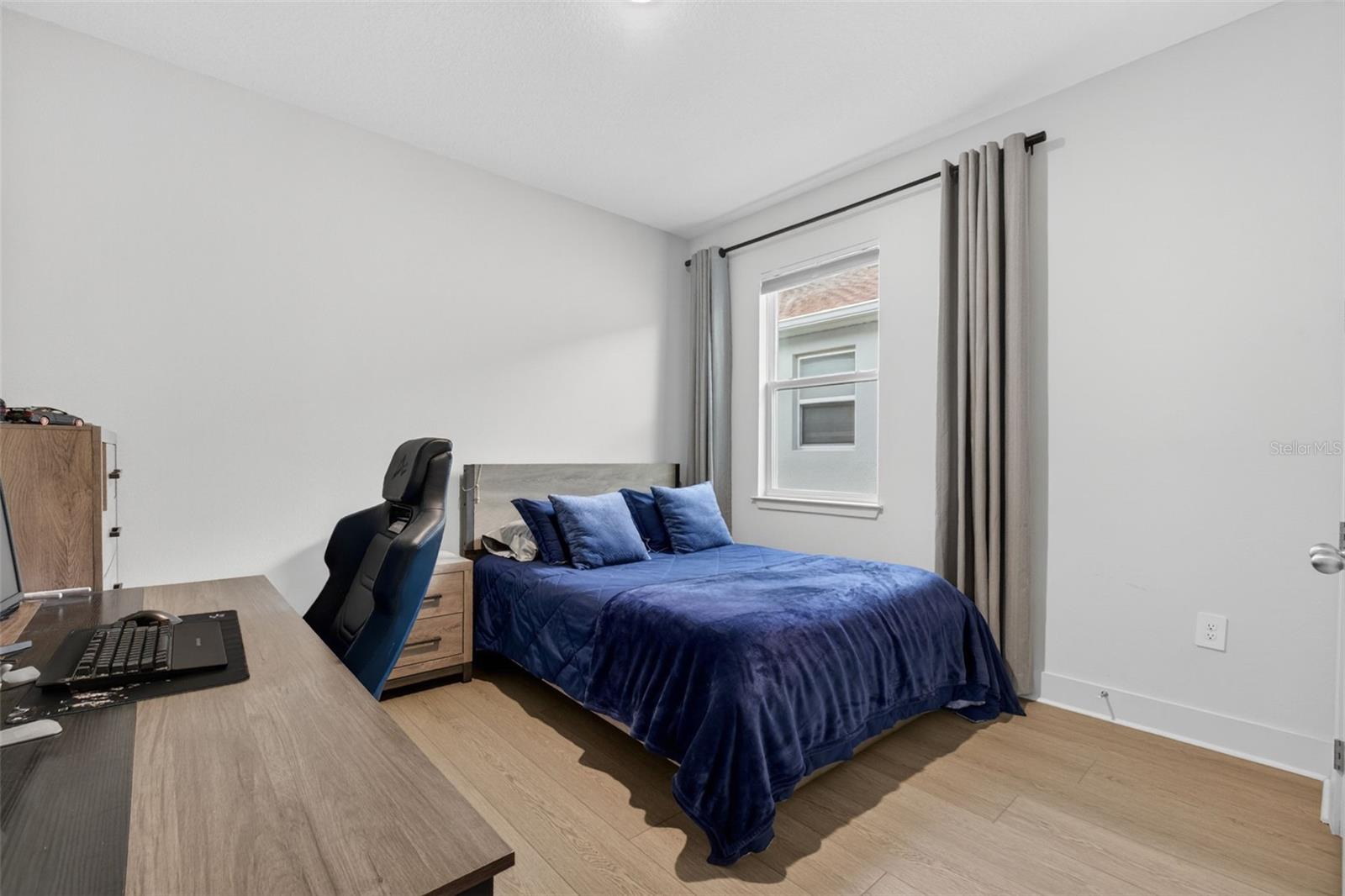 Listing photo id 42 for 9433 Emerald Berry Drive