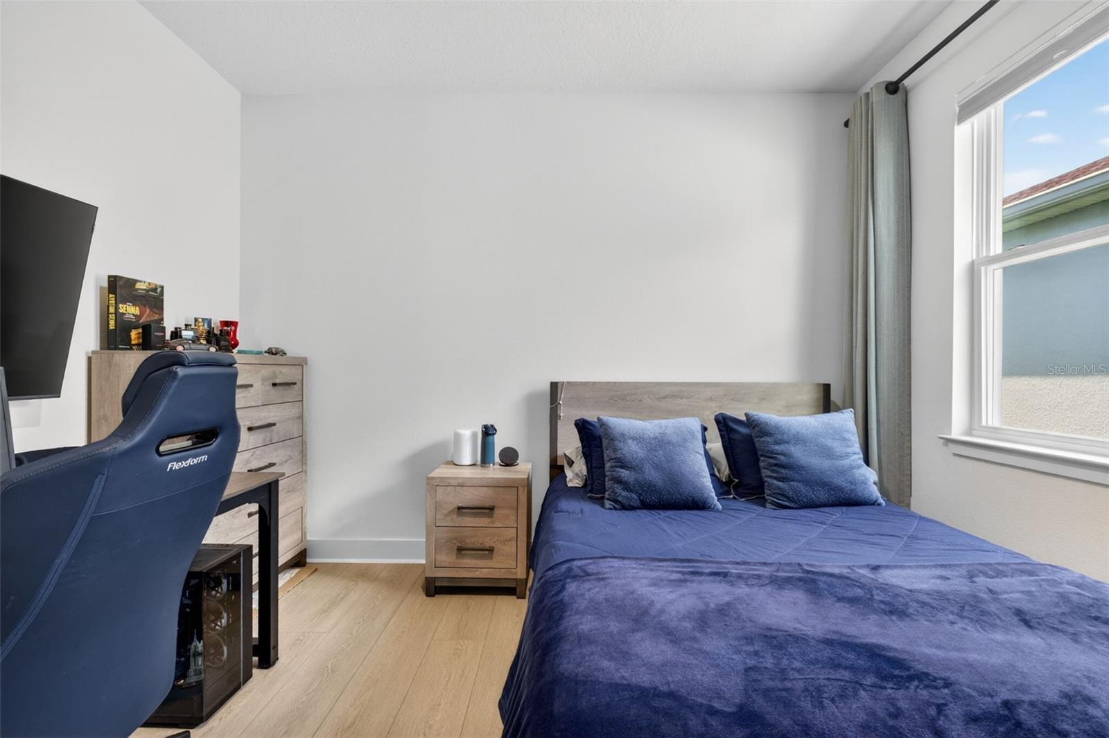 Listing photo id 43 for 9433 Emerald Berry Drive